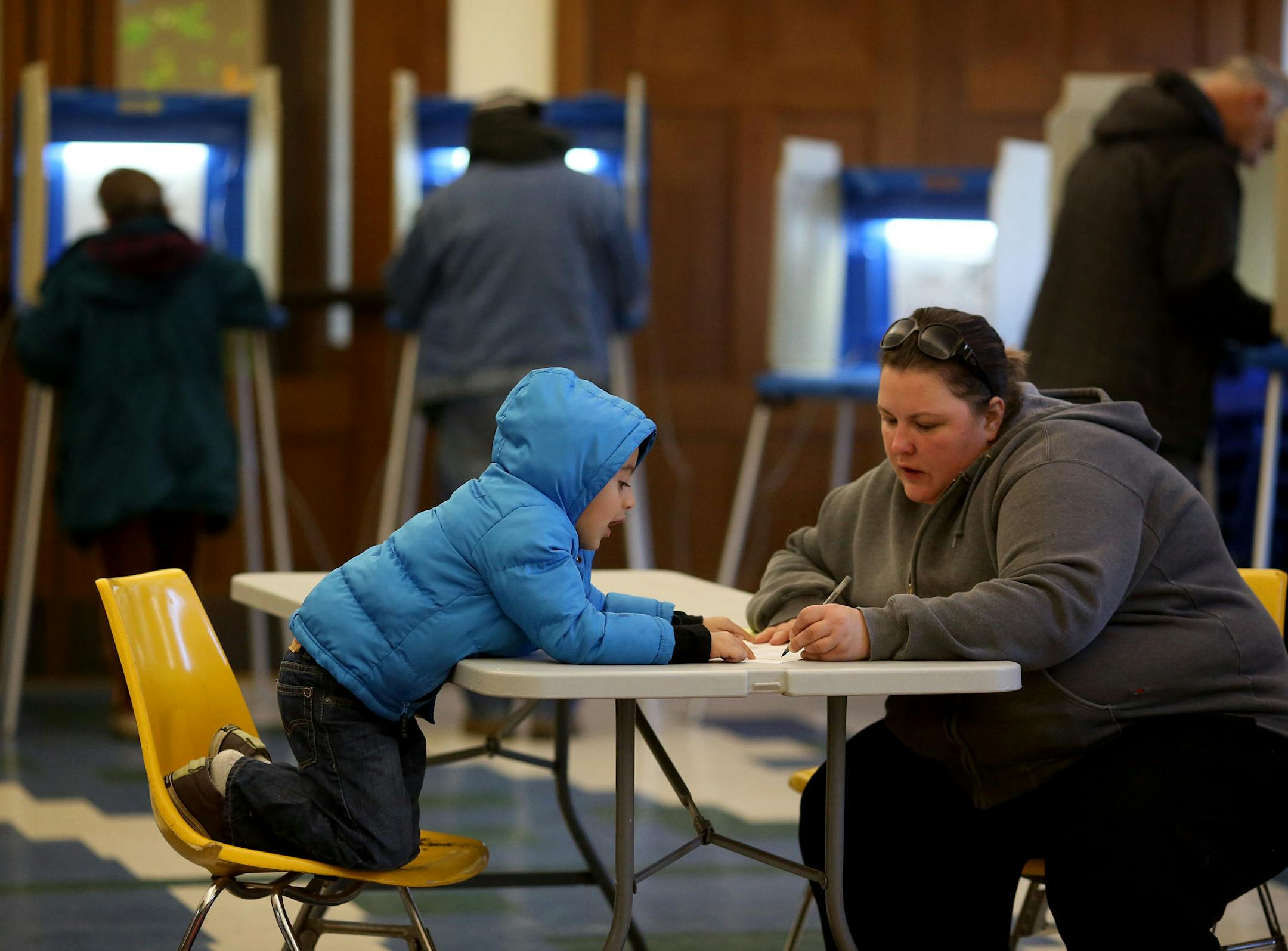 Jennifer Bjorgo got help from her son Jesse, 4, as they voted at Little Earth Neighborhood Early Learning Center. ] (KYNDELL HARKNESS/STAR TRIBUNE) kyndell.harkness@startribune.com In Minneapolis, Min., Tuesday, November 4, 2014.