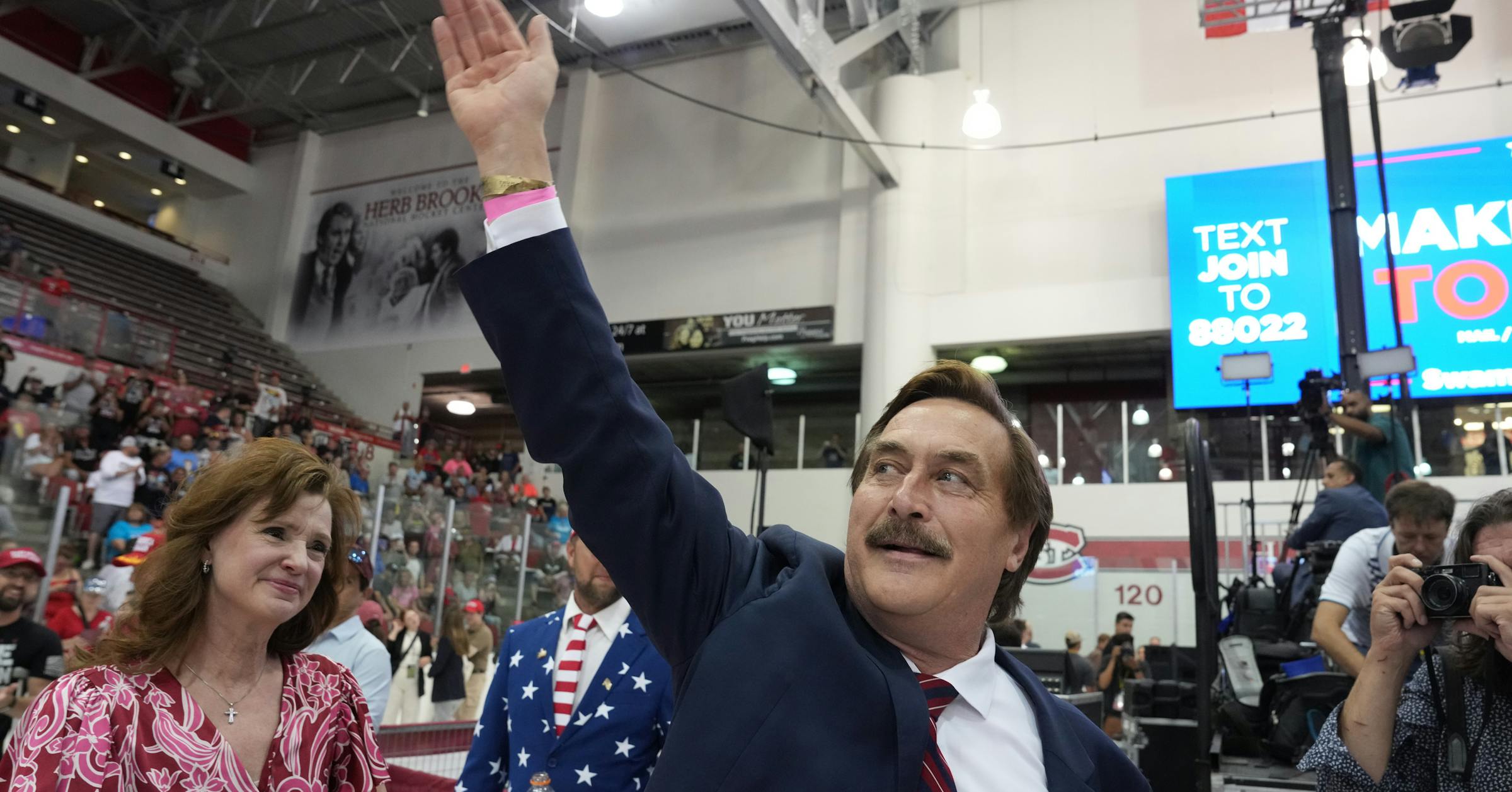 Federal appeals court rules Mike Lindell doesn’t have to pay $5 million ...
