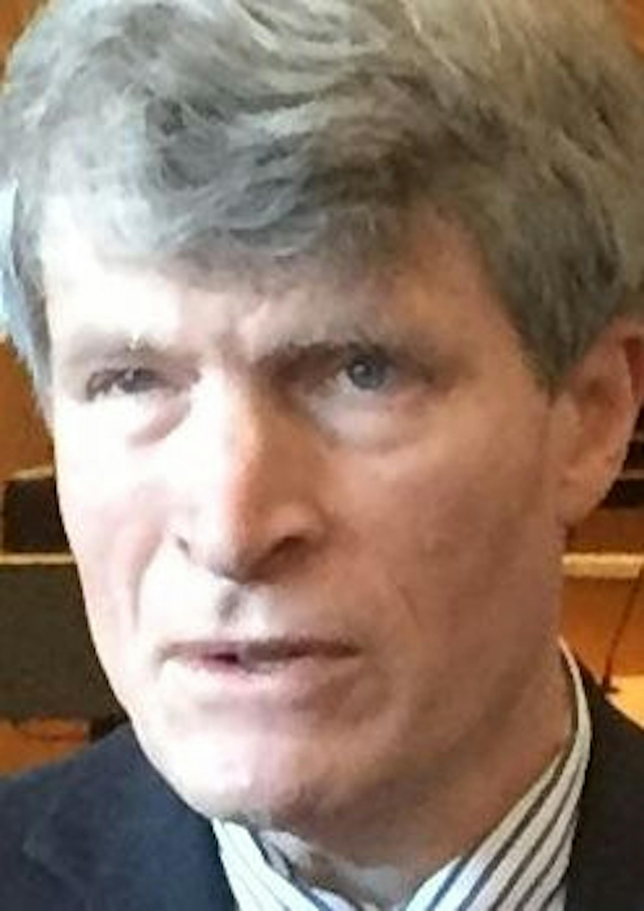 Richard Painter, professor of corporate law at the University of Minnesota, speaks with residents about government ethics at Edina City Hall on Thursday, Jan. 12.
