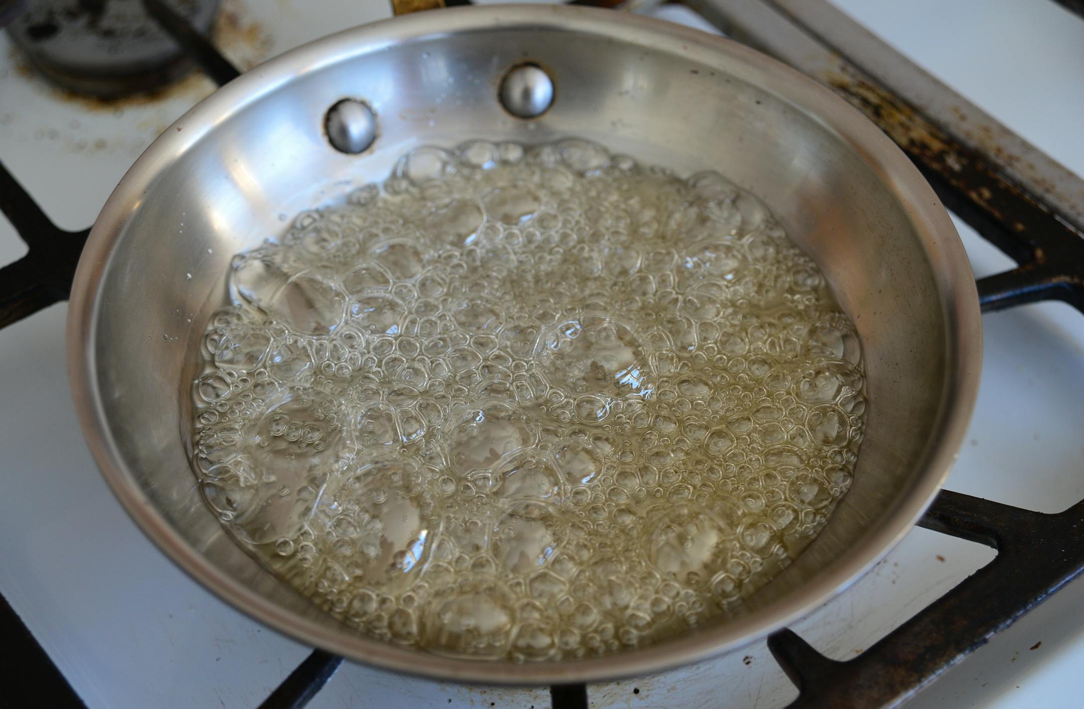 Baking Central goes to Latin America with a caramel flan from start to finish. ] Richard.Sennott@startribune.com Richard Sennott/Star Tribune Edina , Minn. Friday 1/31/2014) ** (cq)