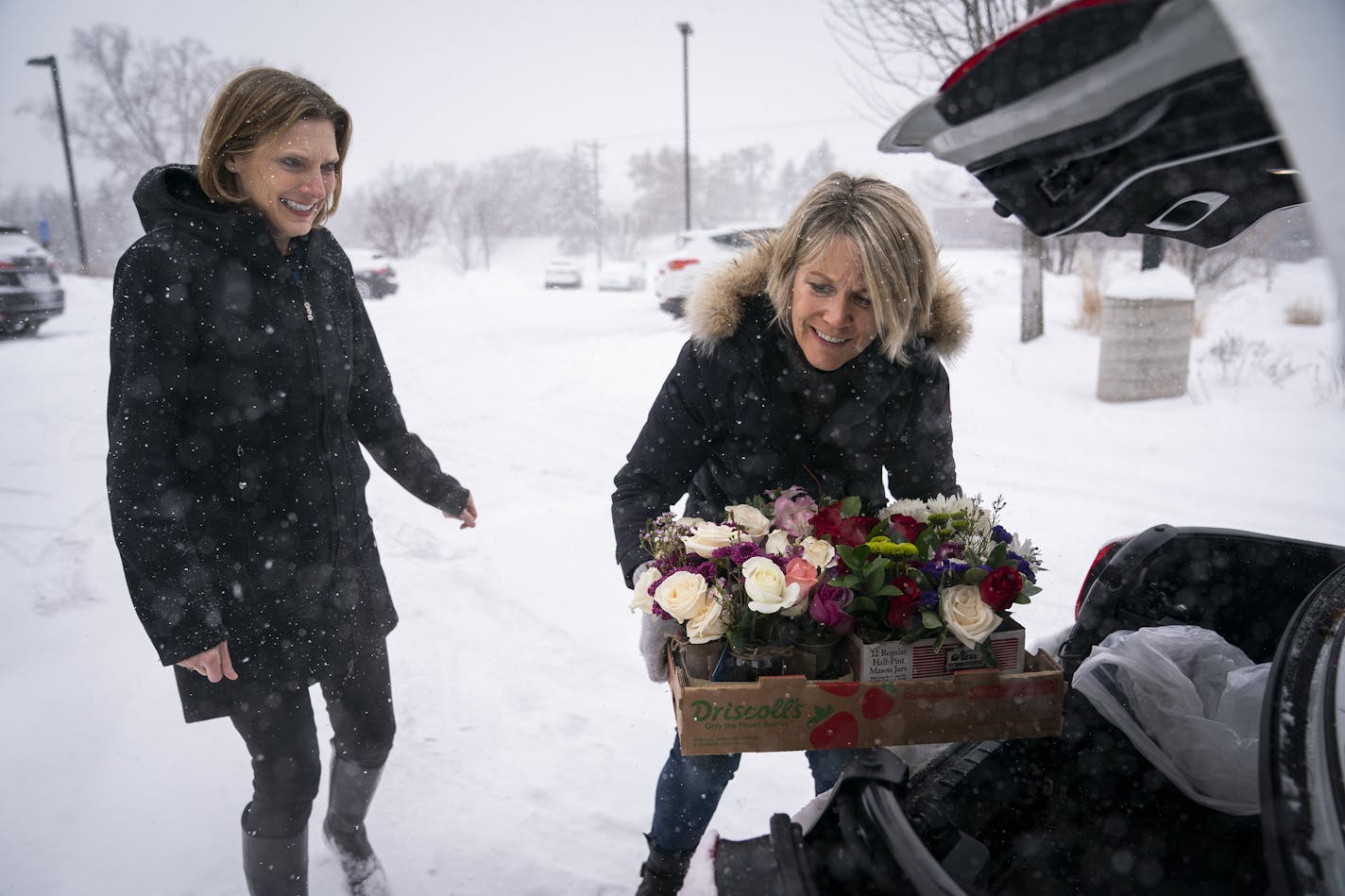 Bluebirds & Birds co-founder Laura Hogan, left, and volunteer Jill McCarty unload fresh flowers at Wealshire of Bloomington. ] LEILA NAVIDI &#xa5; leila.navidi@startribune.com BACKGROUND INFORMATION: Bluebirds & Birds delivers flowers to residents of Alzheimer&#xd5;s care facility Wealshire of Bloomington on Thursday, February 7, 2019.