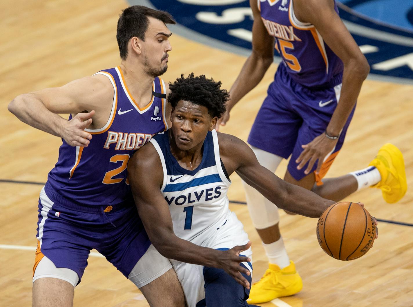 Minnesota Timberwolves Anthony Edwards (1) was defended by Dario Saric (20) of the Phoenix Suns in the first quarter.