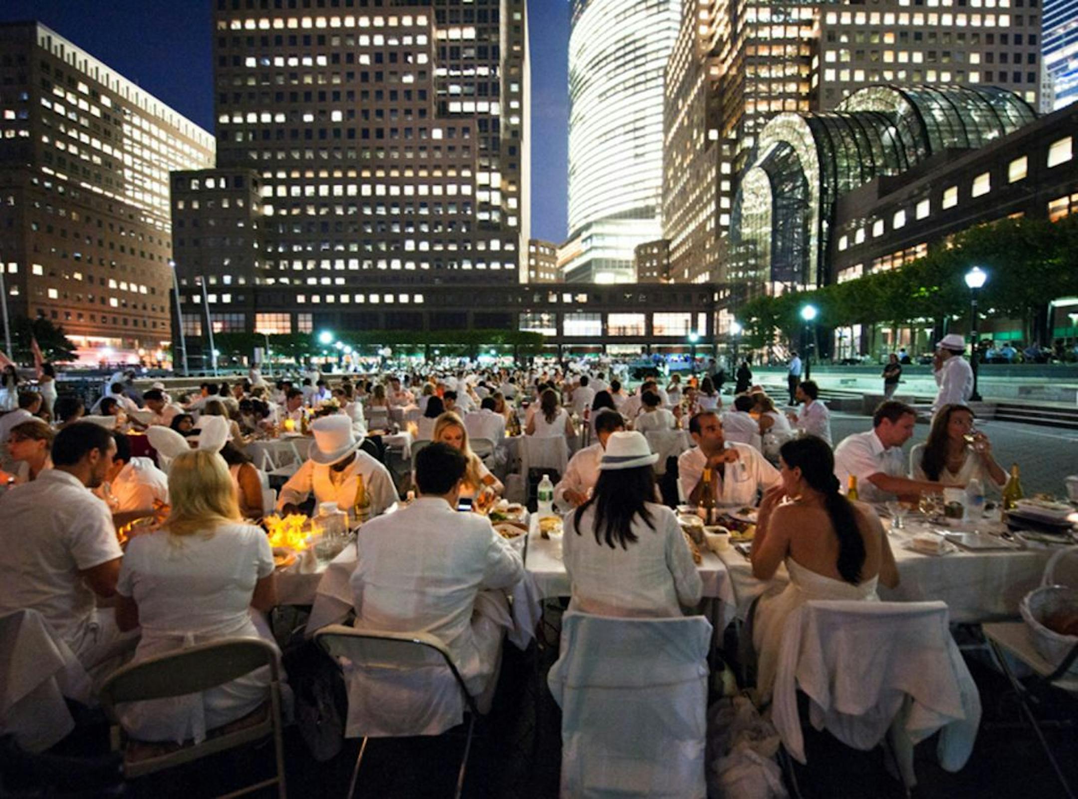 More than 1,000 people showed up for New York's Diner en Blanc.