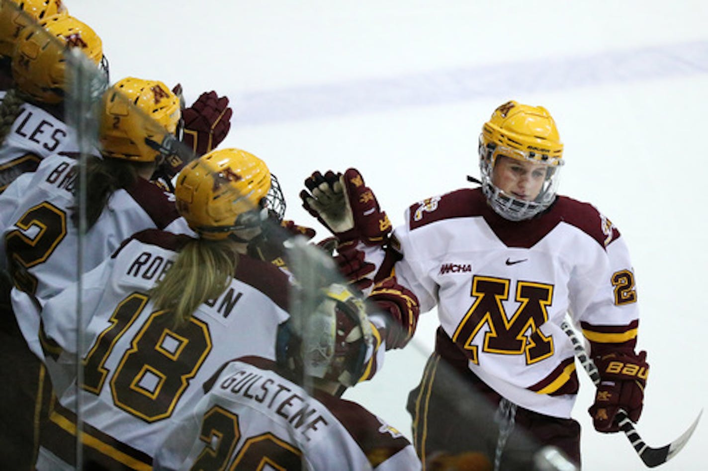 Minnesota Golden Gophers forward Nicole Schammel (25) celebrated with her teammates on the bench after scoring in the second period. ] ANTHONY SOUFFLE • anthony.souffle@startribune.com