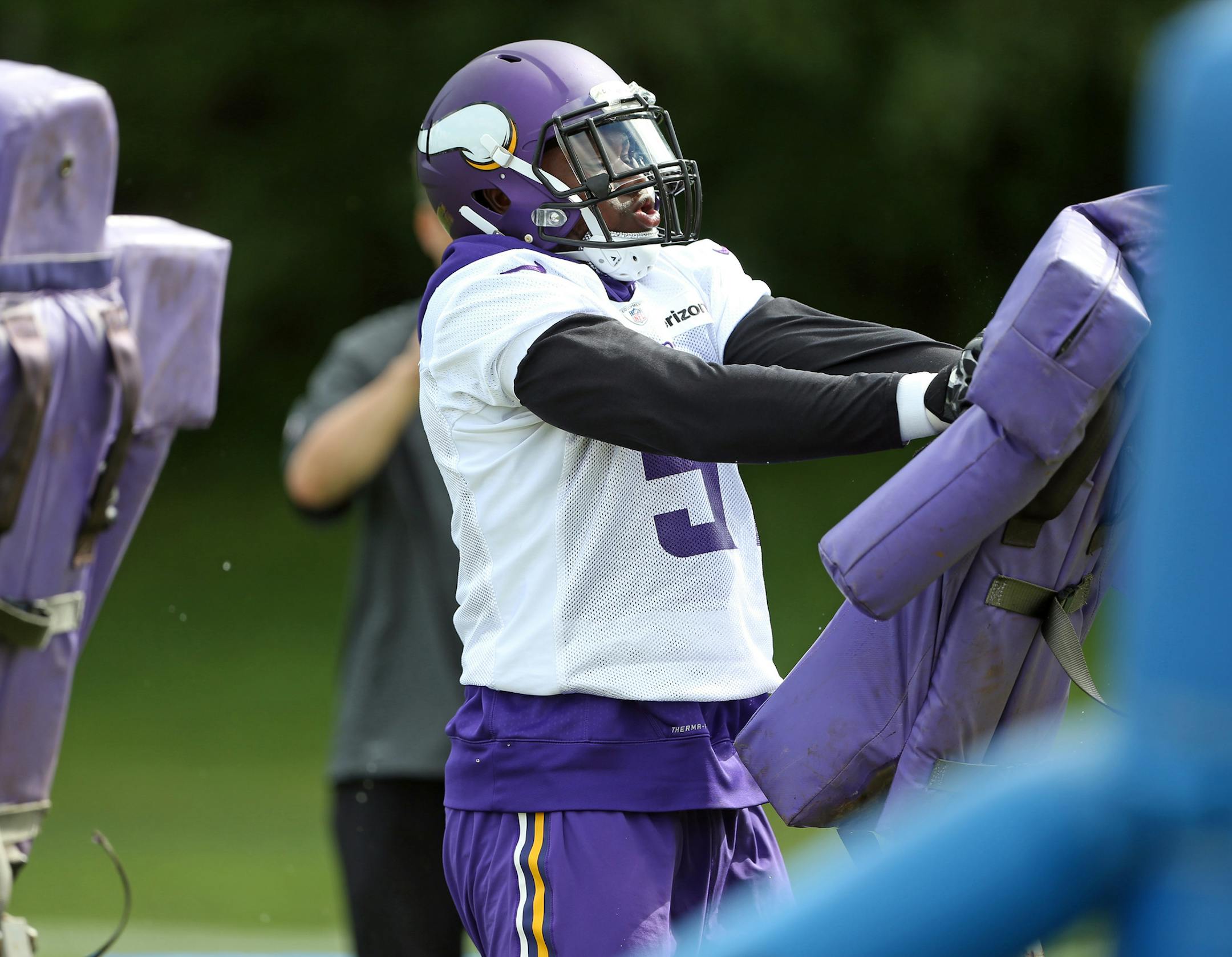 Edmond Robinson Vikings linebacker worked on drills during OTA's Wednesday at Winter Park June 15, 2016 in Eden Prairie, MN.] Jerry Holt /Jerry.Holt@Startribune.com