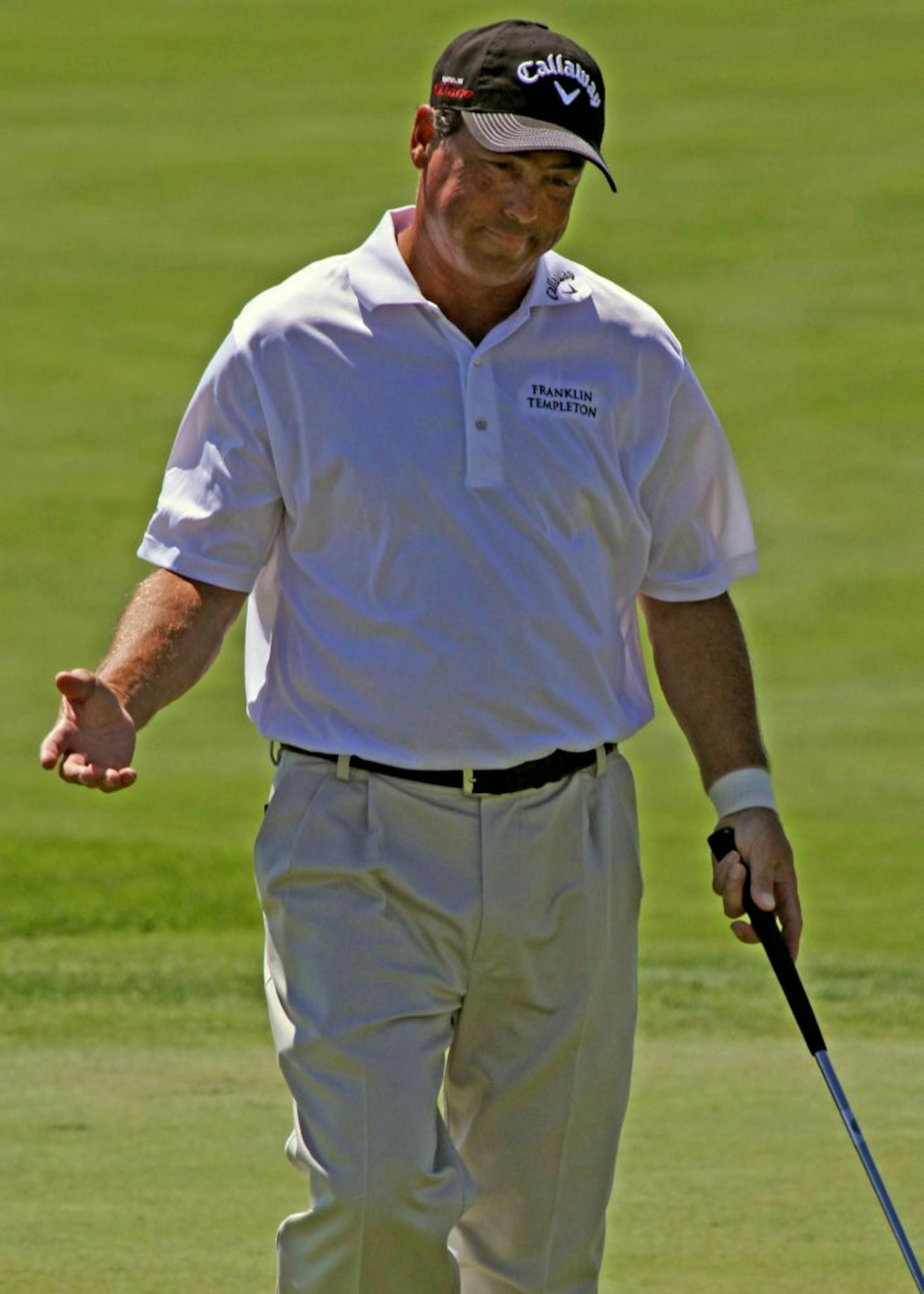 Olin Browne motioned to his group after sinking a nice putt on the 18th green during the Insight Pro-Am at the 3M Championship on Wednesday at TPC Twin Cities