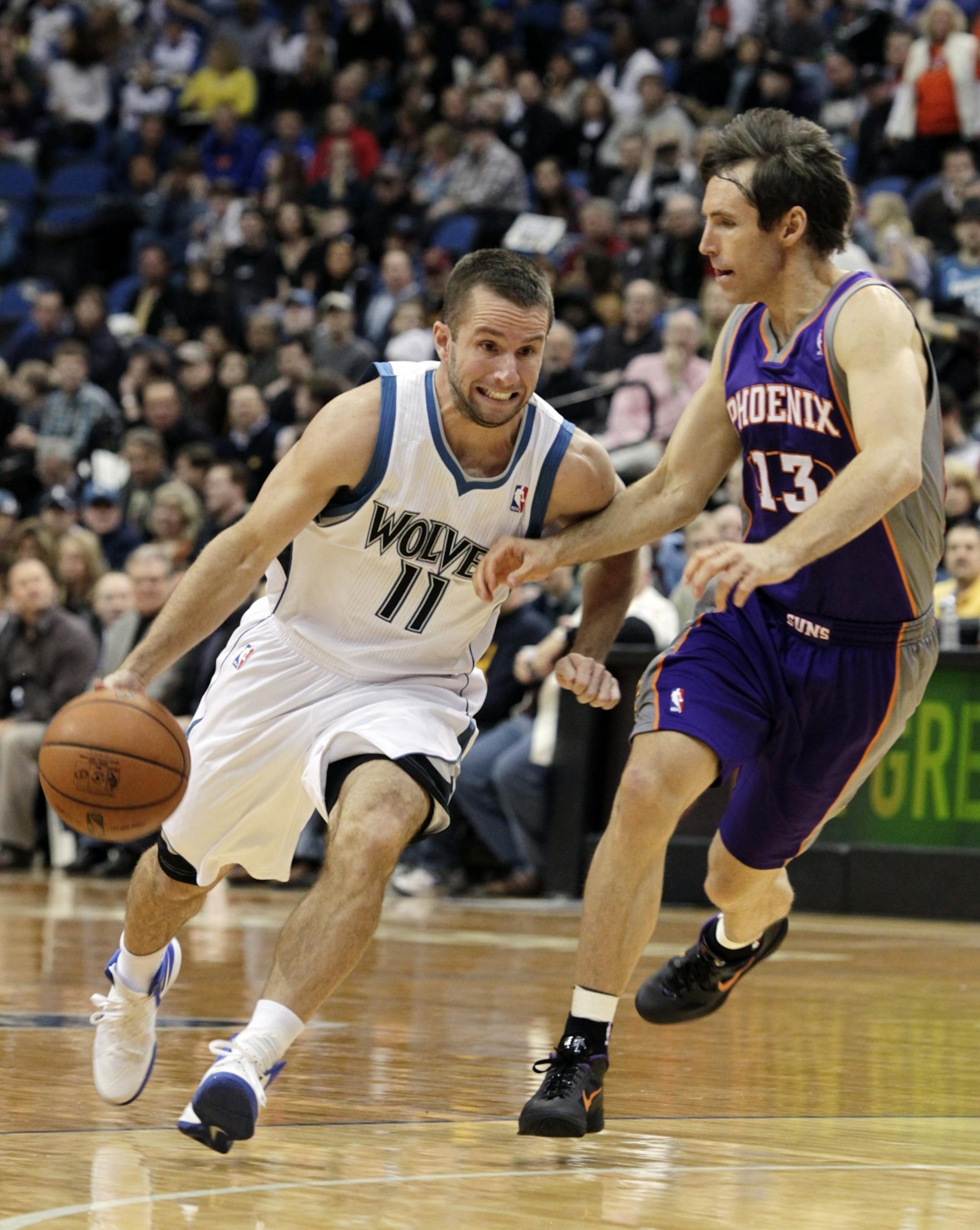 Steve Nash defended Jose Barea.