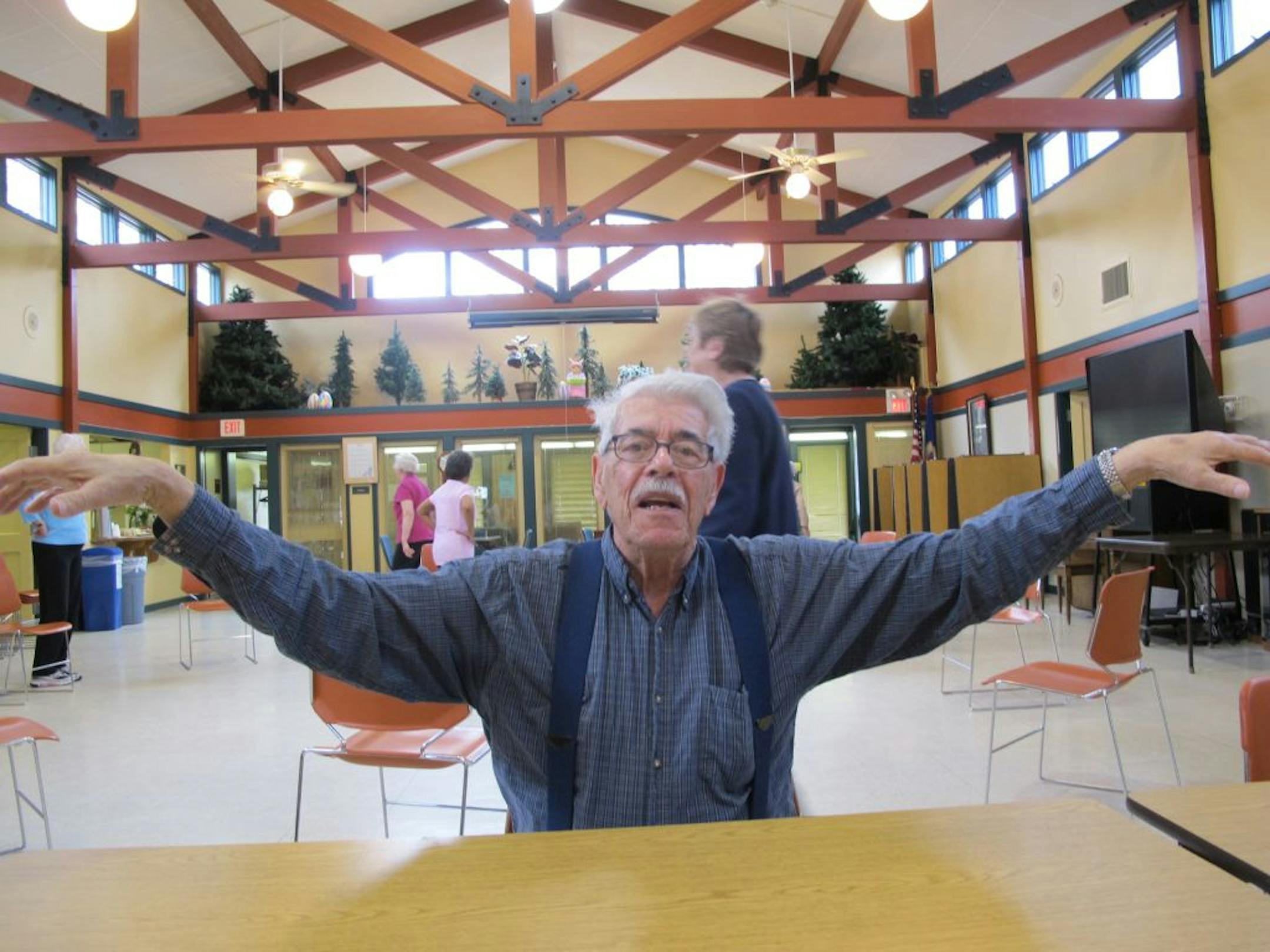 Vincent Sciamone described eagles flying while talking about a trip that members of the Lakeville Senior Center took to the National Eagle Center on Lake Pepin.
