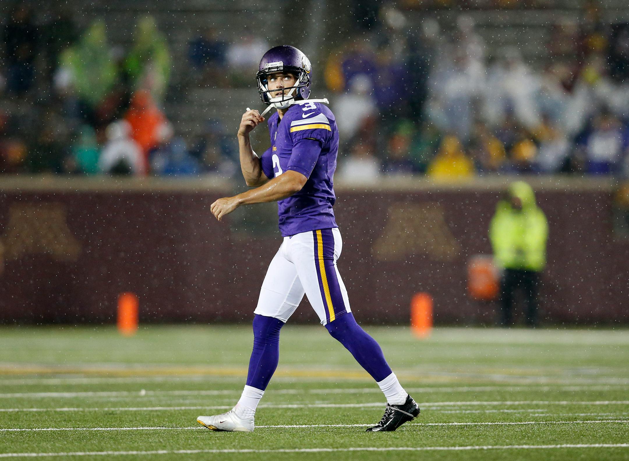 Blair Walsh reacts after missing a 38-yard field goal attempt.
