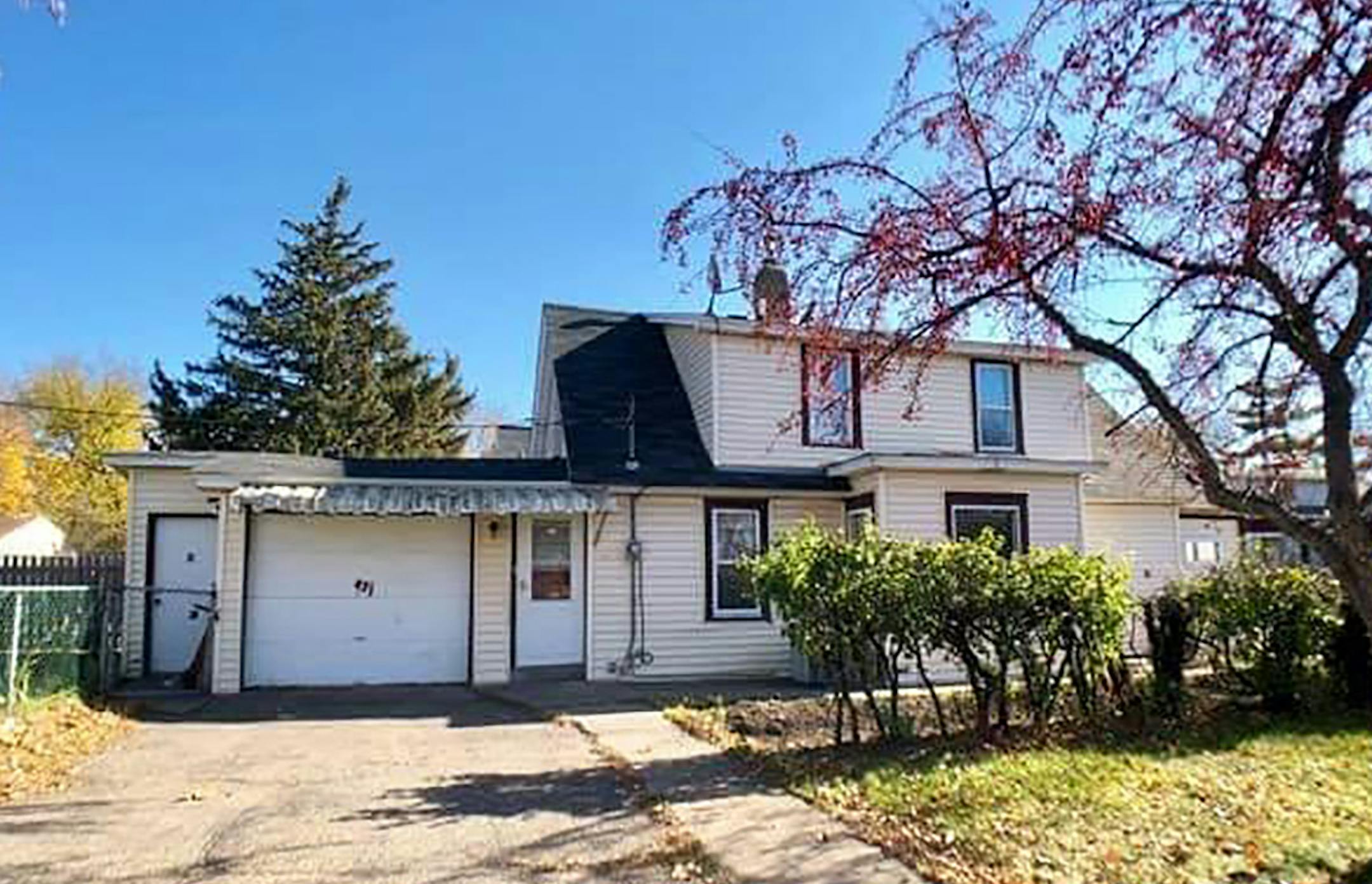 St. Paul
Built in 1903, this two-bedroom, one-bath house located in the North End neighborhood has 1,058 square feet and features a foyer, loft, eat-in kitchen, foyer, full basement, porch and fenced yard. Listed by Chanthee Yang, Creative Results, 651-486-4903.