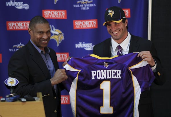 Vikings head coach Leslie Frazier and the team's first round draft choice, Christian Ponder, the Florida State quarterback, posed with a team jersey a