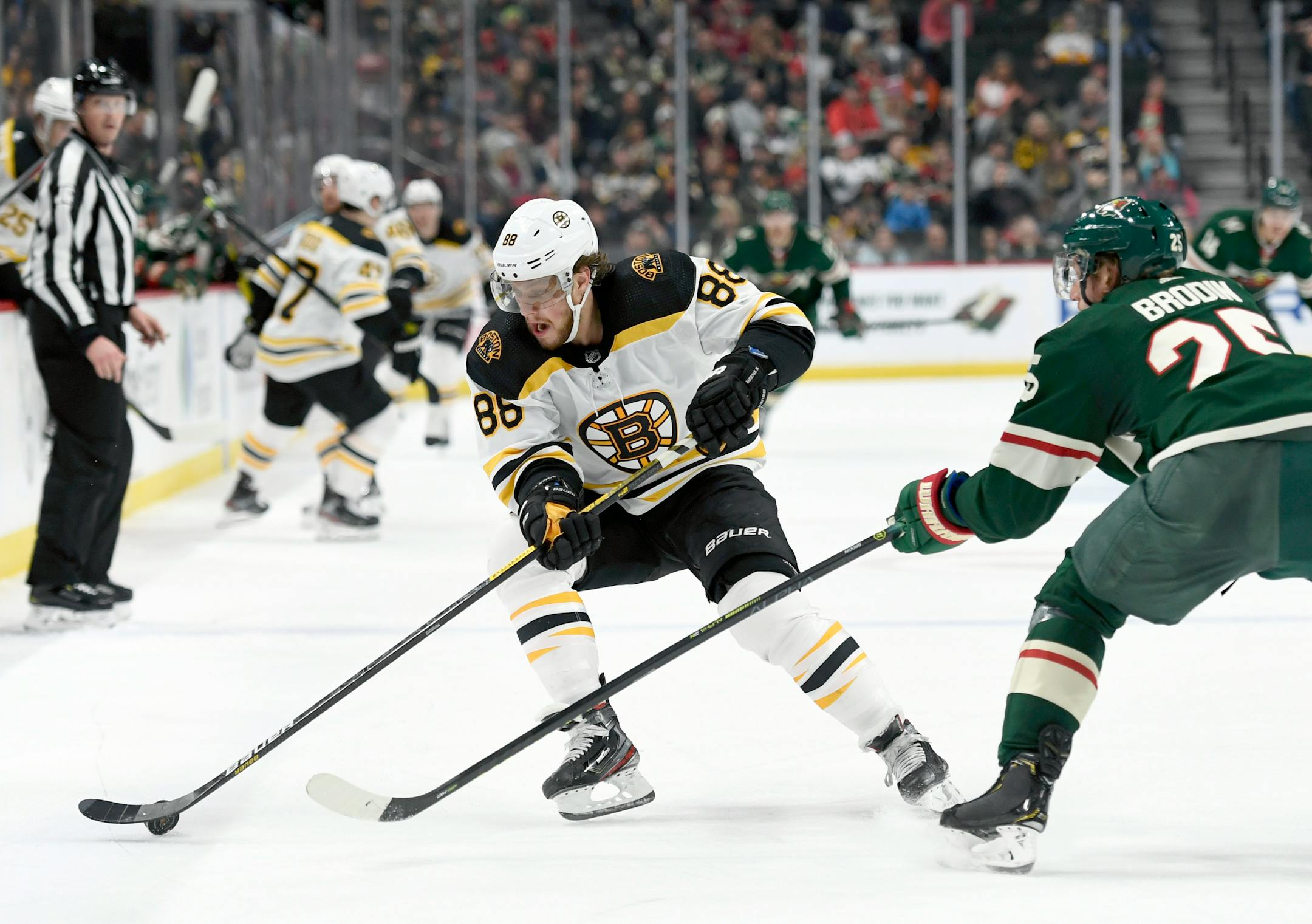 Boston's David Pastrnak went against the Wild's Jonas Brodin on Saturday.