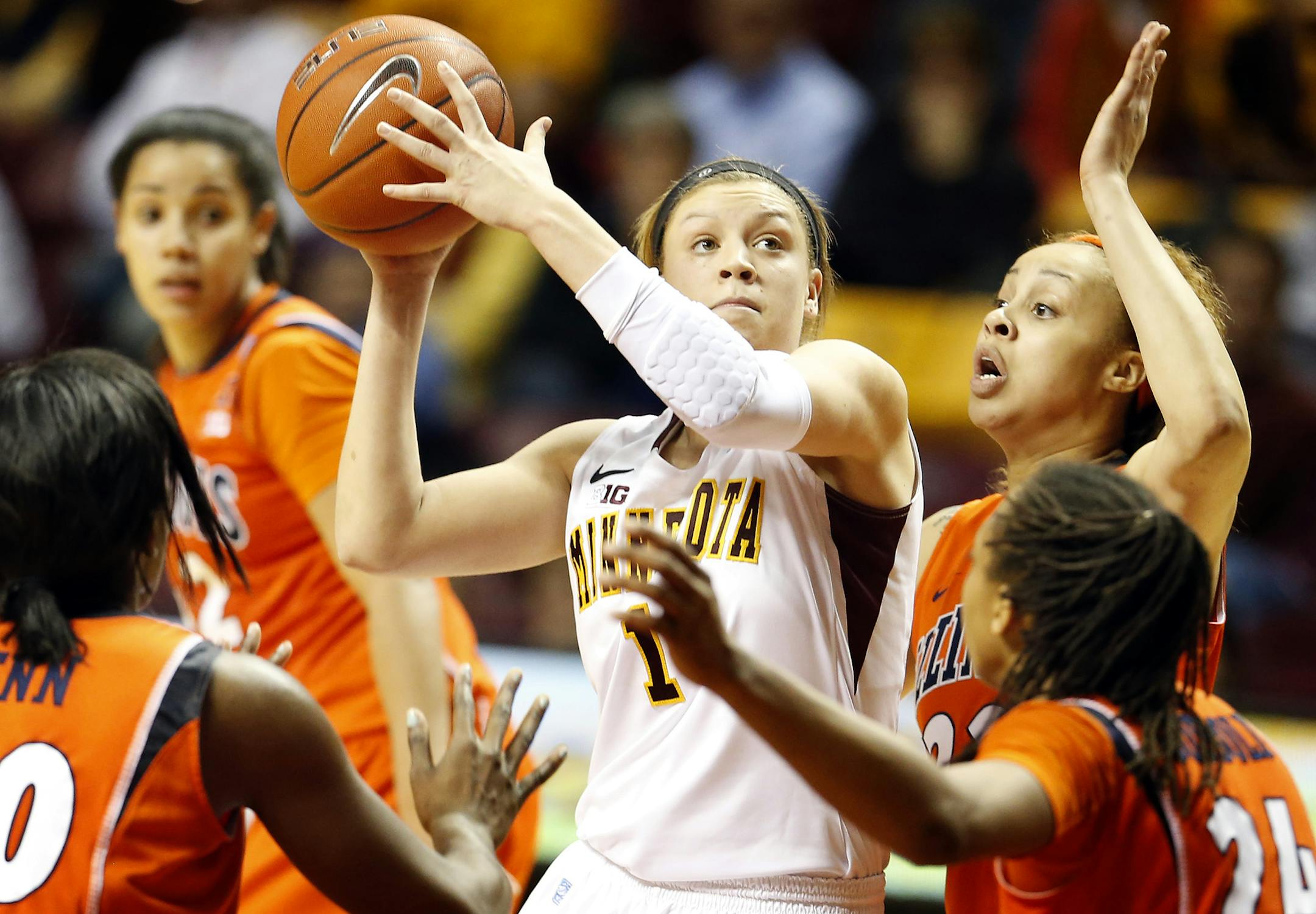 Illinois defenders surrounded Gophers guard Rachel Banham (1) in the second half. Banham finished the game with 37 points.] CARLOS GONZALEZ cgonzalez@startribune.com - January 28, 2013, Minneapolis, Minn., Williams Arena, University of Minnesota, NCAA Women&#x201a;&#xc4;&#xf4;s Basketball, Minnesota Gophers vs. Illinois Fighting Illini ORG XMIT: MIN1301282227321997