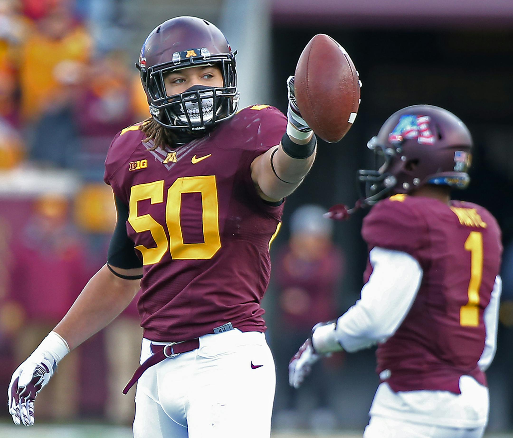 Minnesota's linebacker Jack Lynn (50) recovered a fumble in the second quarter as the Gophers took on the Iowa Hawkeyes, Saturday, November 8, 2014 at TCF Stadium in Minneapolis, MN. ] (ELIZABETH FLORES/STAR TRIBUNE) ELIZABETH FLORES • eflores@startribune.com
