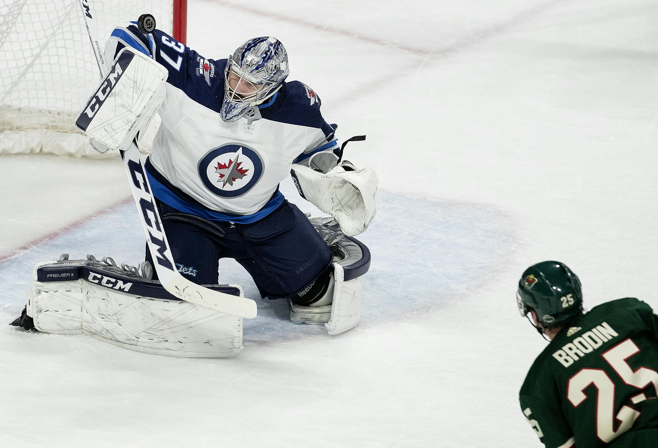 Goalie Connor Hellebuyck (37) made a save in the second period. ] CARLOS GONZALEZ ï cgonzalez@startribune.com ñ April 17, 2018, St. Paul, MN, Xcel Energy Center, NHL, Stanley Cup Playoffs ñ Game 4, Minnesota Wild vs. Winnipeg Jets