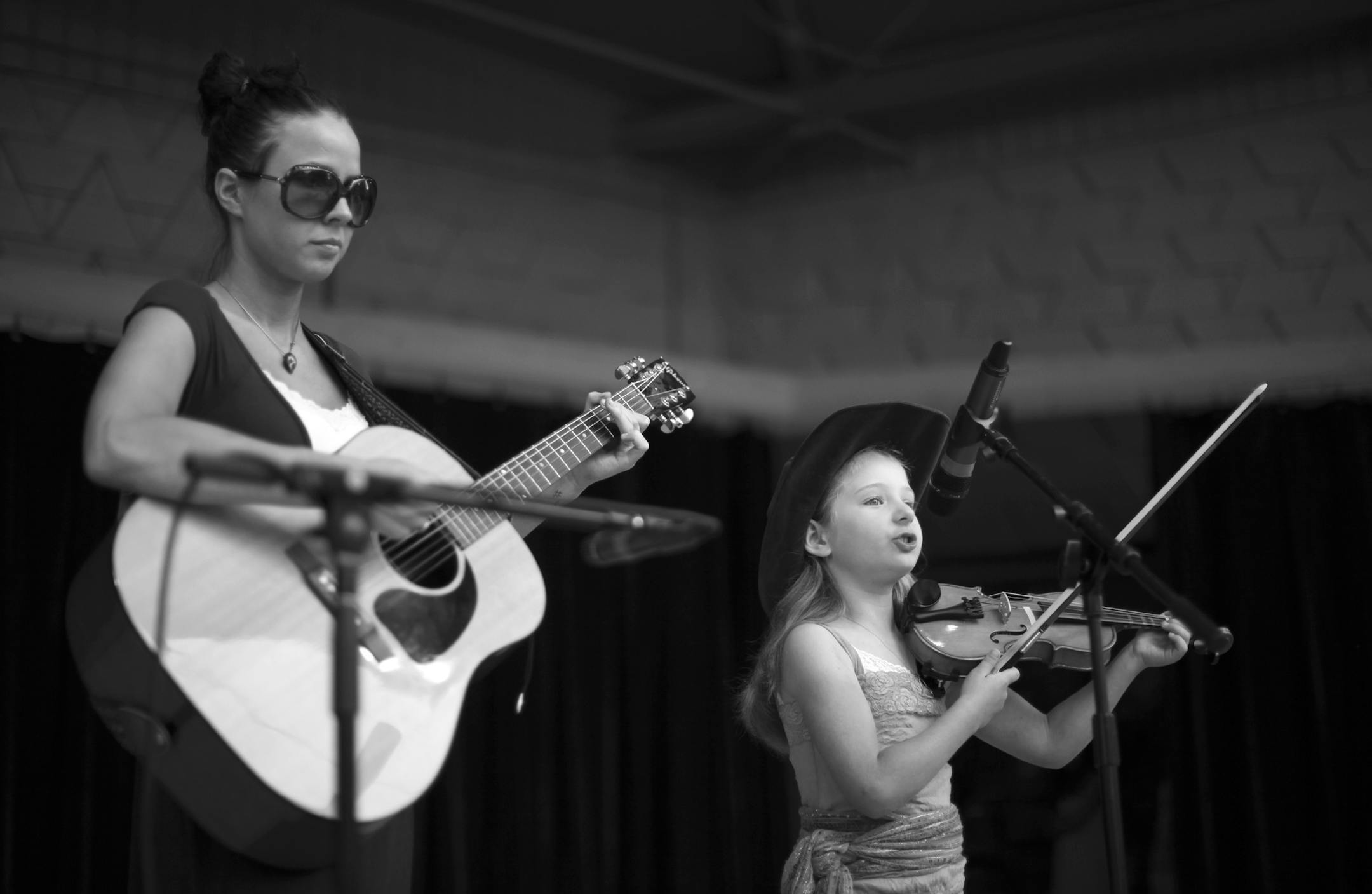 JEFF WHEELER • jeff.wheeler@startribune.com ST. PAUL - 7/22/10 - Auditions for the State Fair's talent competitiion took place this week on the Leinenkugel's stage at the fairgrounds. IN THIS PHOTO: ] Madelin Beckwith, 6, sang and played the violin with her music teacher, Deena Bistodeau, while she auditioned in the pre-teen competition category Thursday evening.
