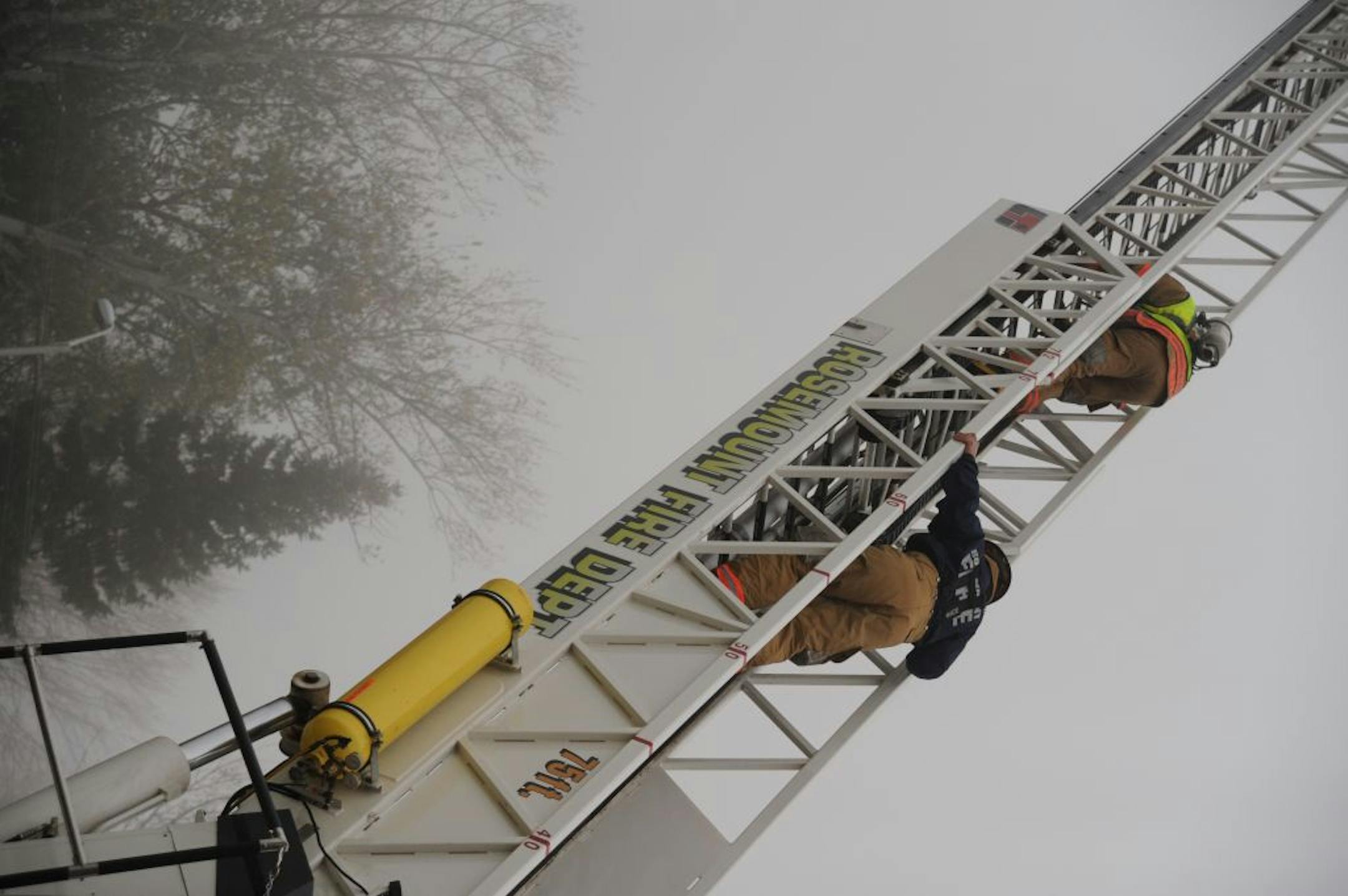 The Rosemount Fire Department is looking for volunteers and offered an agility test practice on Saturday October 20, 2012, for candidates to try out their climbing, lifting and other physical skills. The agility course is intended to help potential candidates decide whether they want to turn in an application and attend an orientation day next spring. The course offers a two-part test. The first is a five-minute timed obstacle course that includes carrying hose bundles up and down stairs, carryi