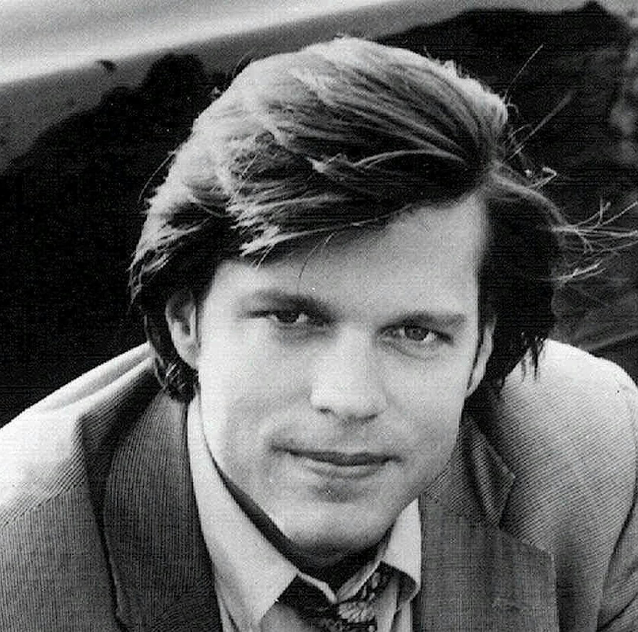 (NNS3-JAN20) Douglas Brinkley, director of the Eisenhower Center for American Studies in New Orleans, makes frequent TV appearances for viewer-friendly discussions of history and current events. SEE "STAR-HISTORIANS" (Newhouse), transmitted Jan. 20. (photo by Jeffrey Hornstein)