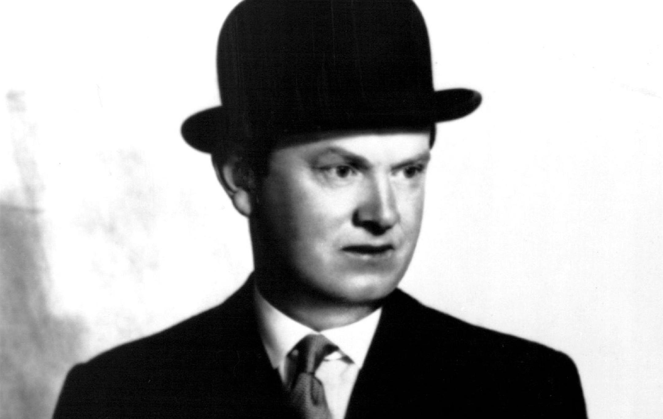 Evelyn Waugh.