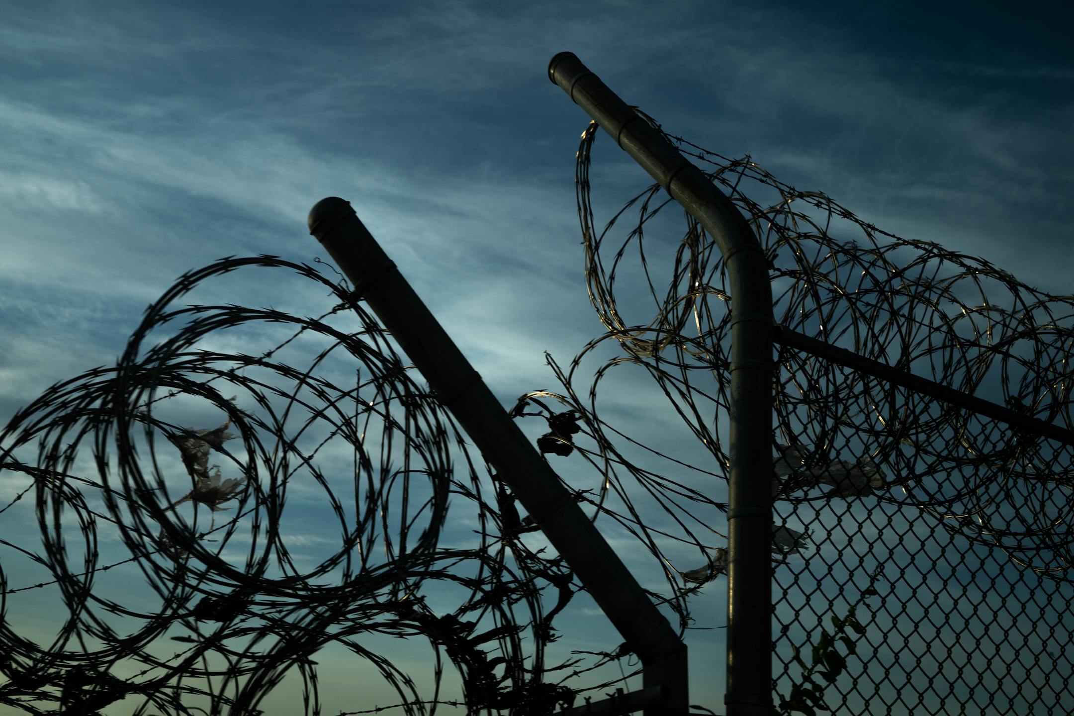 BC-OPINION-BLACKWELL-ABUSE-JAIL-ART-NYTSF — Bobwire that secure the inmates on Rikers island. (Uli Seit for The New York Times) — ONLY FOR USE WITH ARTICLE SLUGGED — BC-OPINION-BLACKWELL-ABUSE-JAIL-ART-NYTSF— OTHER USE PROHIBITED.