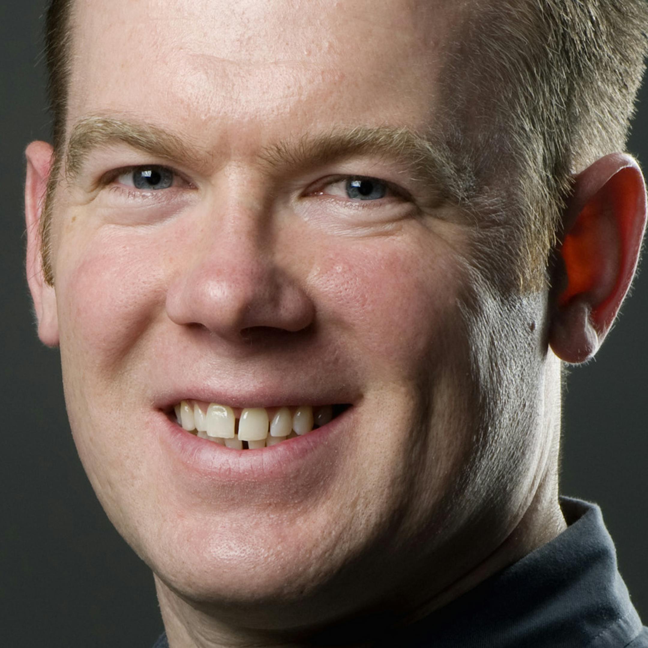 DAVID BREWSTER Ô dbrewster@startribune.com Monday_10/20/08_studio mug of ] Joe Christensen ORG XMIT: MIN2013020710593248