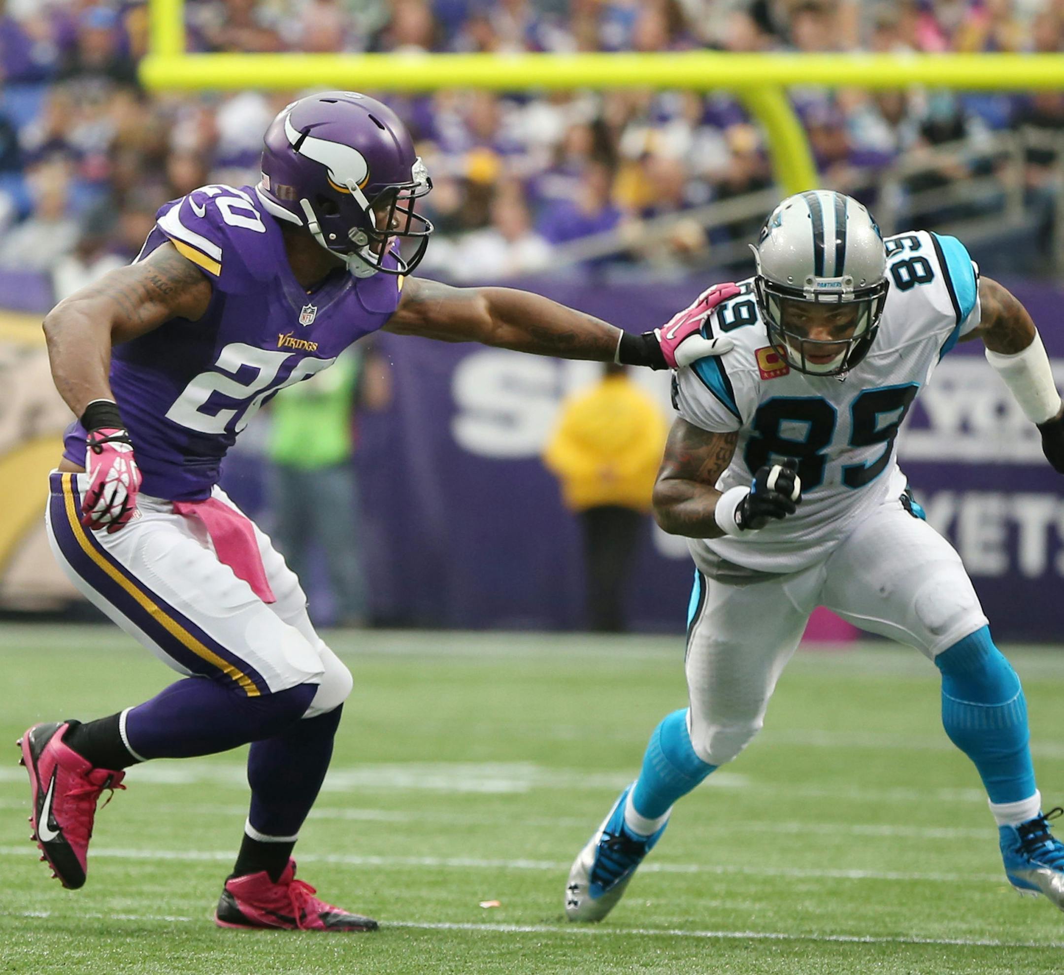 Vikings cornerback Chris Cook defended wide receiver Steve Smith on a passing play in the third quarter last season.