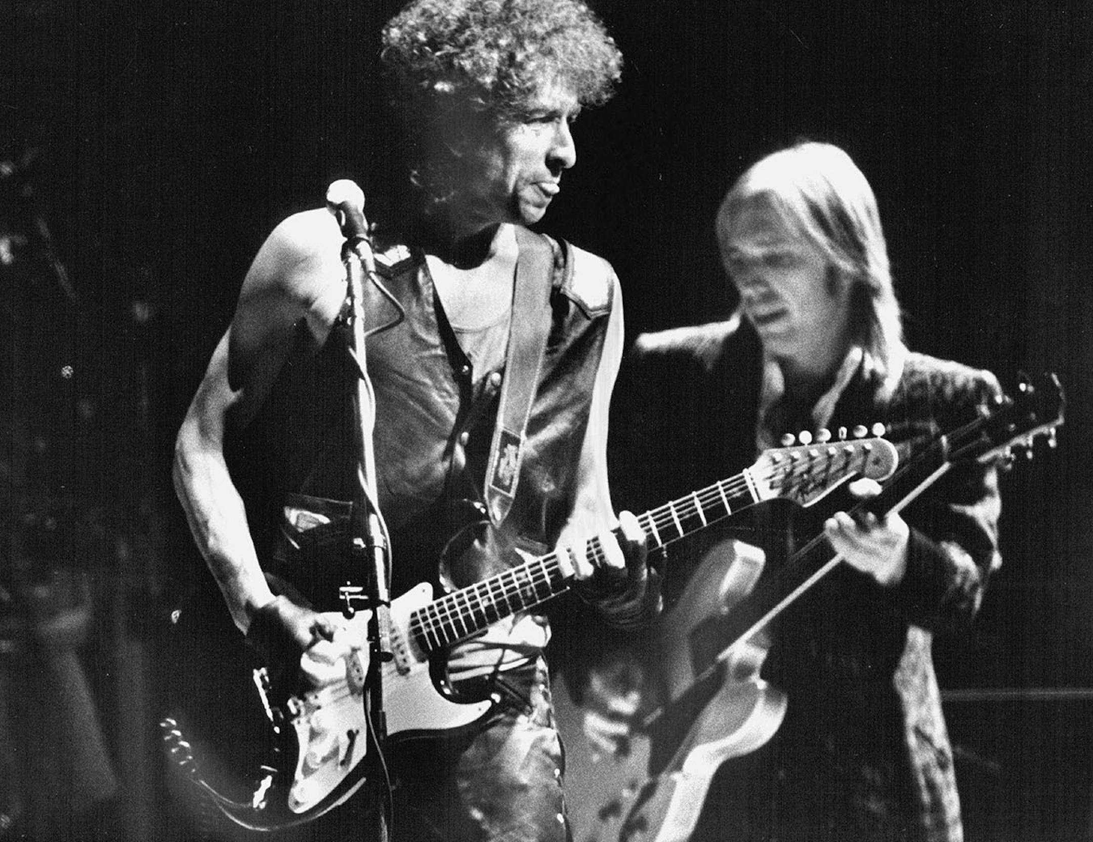 June 27,1986 Bob Dylan took stage Thursday night at the metrodome with Tom Petty, who played backup with his band, the Heartbreakers. June 26,1986