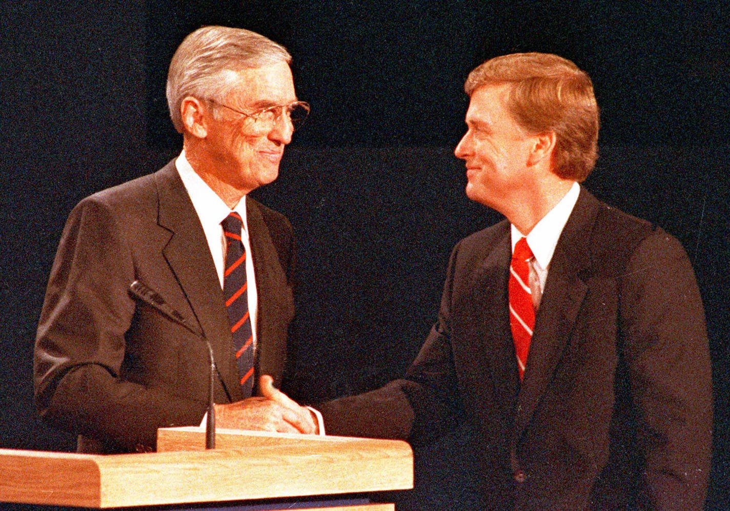 Sen. Lloyd Bentsen, left, D-IN, and Sen. Dan Quayle, R-TX, shake hands after their vice presidential debate in Omaha, Neb., Oct. 5, 1988. (AP Photo/Ron Edmonds) ORG XMIT: APHS202