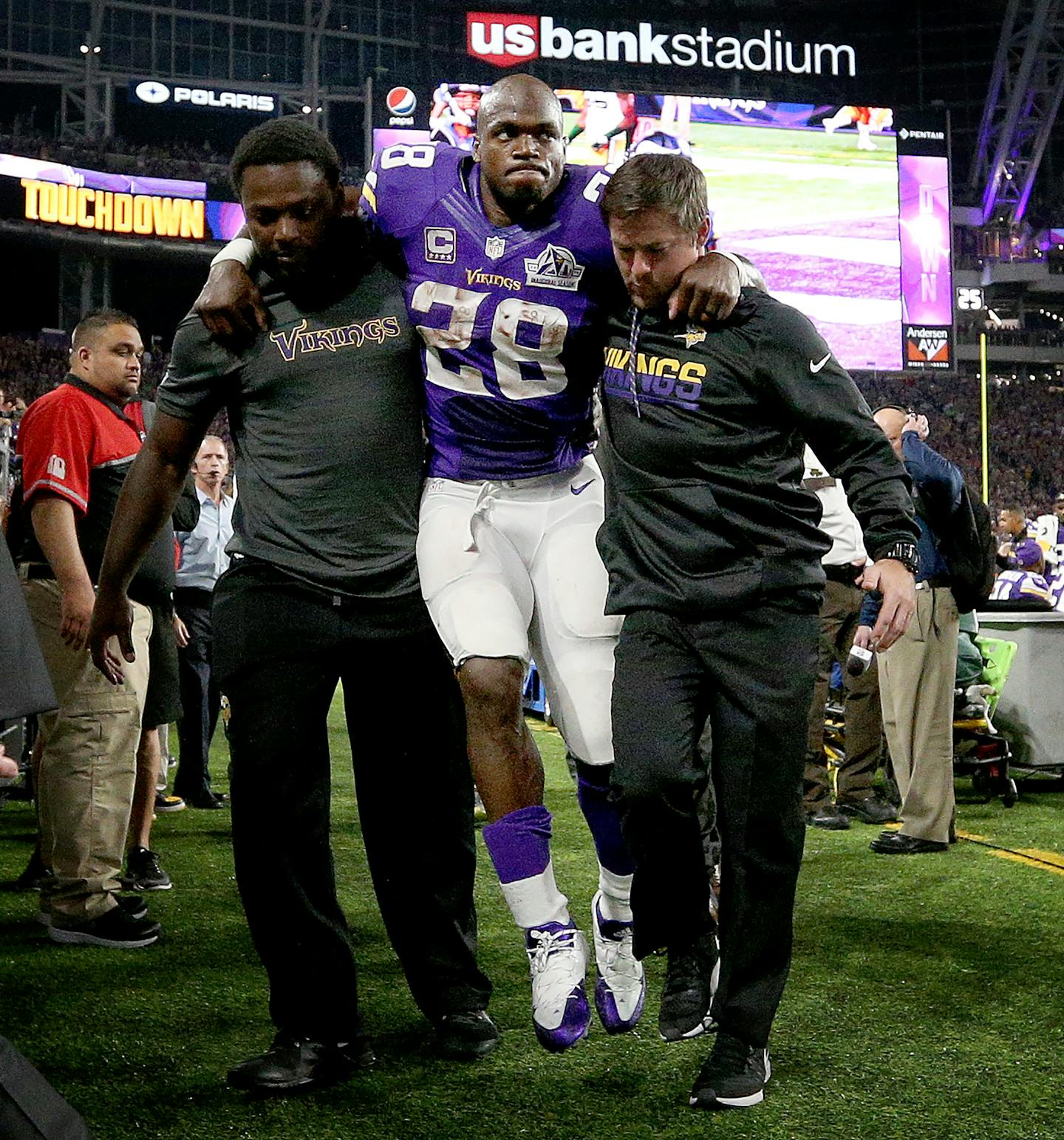 Minnesota Vikings running back Adrian Peterson (28) was helped back to the locker room in the third quarter after leaving the game. ] CARLOS GONZALEZ cgonzalez@startribune.com - September 18, 2016, Minneapolis, MN, US Bank Stadium, NFL, Minnesota Vikings vs. Green Bay Packers