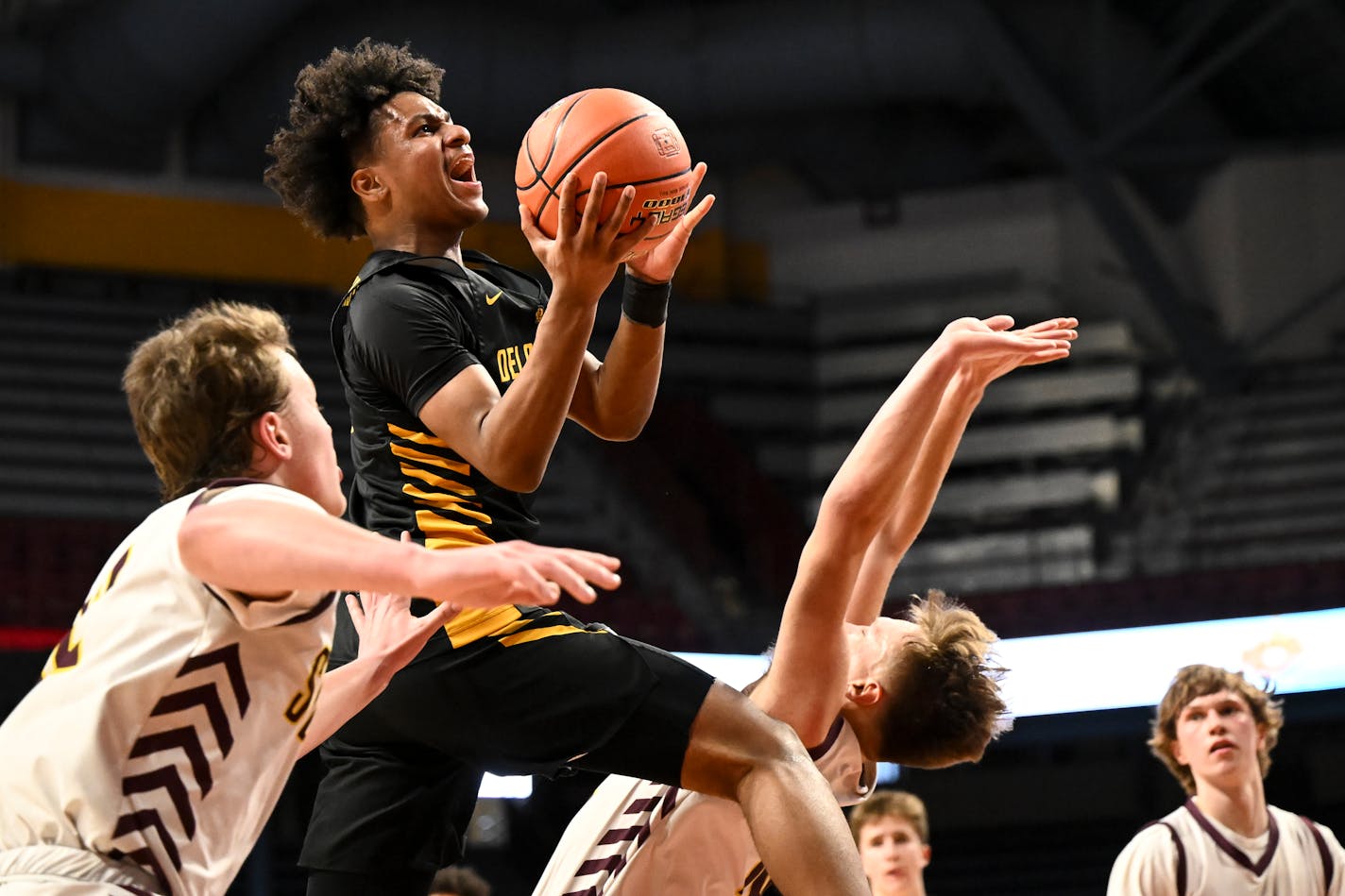 Nasir Whitlock of DeLaSalle took the high road on a drive against Stewartville in the first half Tuesday, March 21, 2023 during a Class 3A boys' basketball state tournament quarterfinal game at Target Center in Minneapolis, Minn.. ] AARON LAVINSKY • aaron.lavinsky@startribune.com