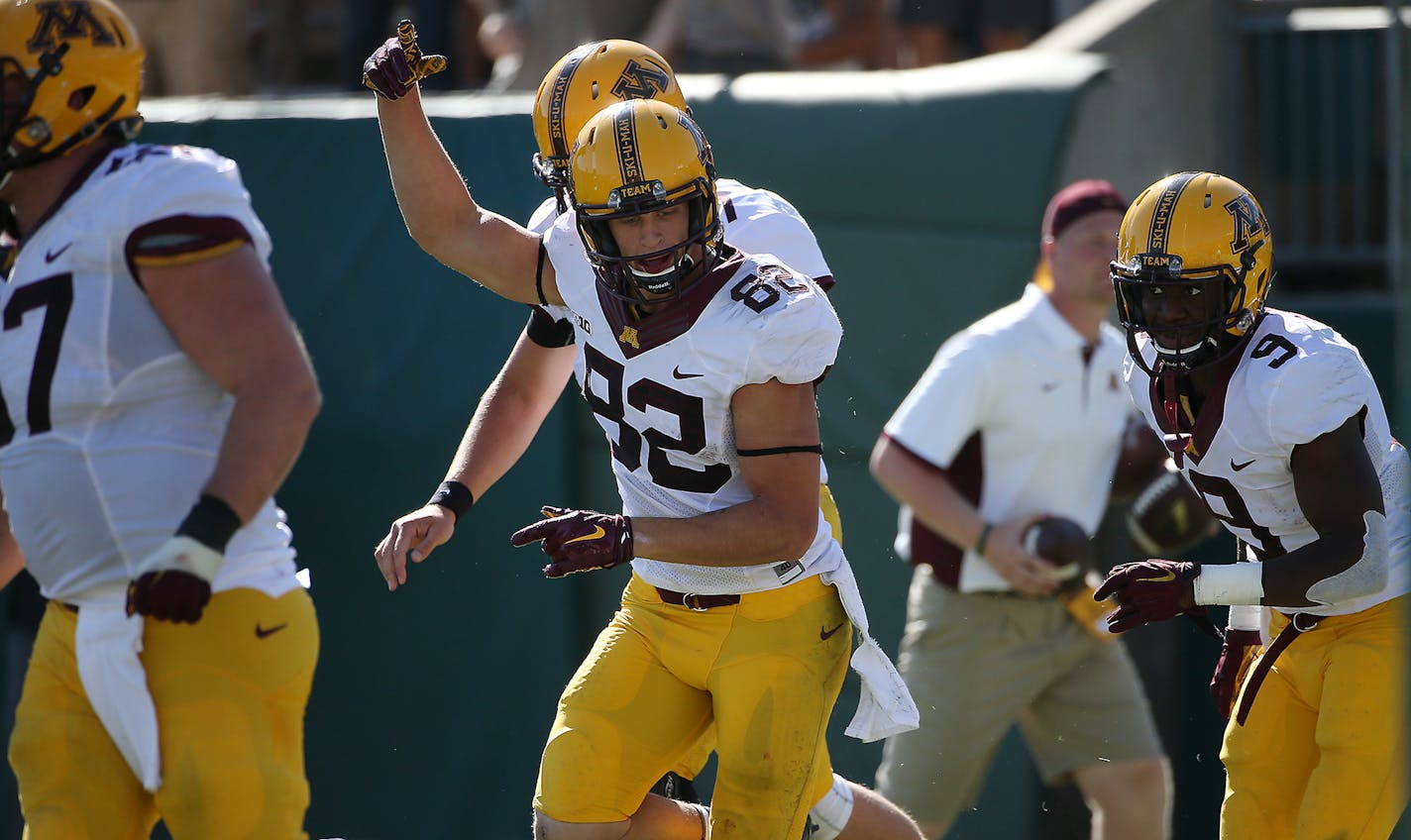 Minnesota wide receiver Drew Wolitarsky celebrated a touchdown in the third quarter.