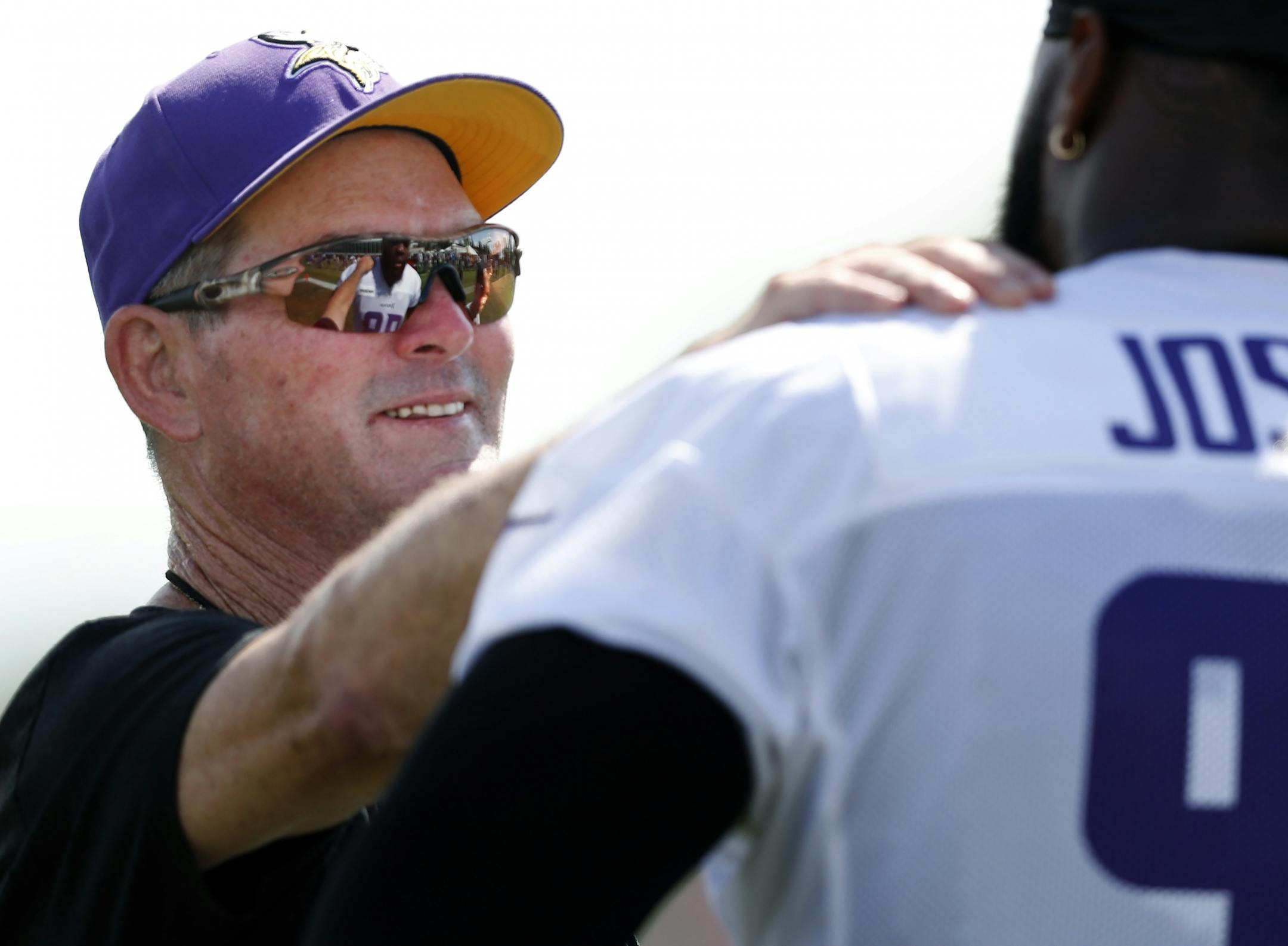 Minnesota Vikings head coach Mike Zimmer spoke with Linval Joseph during Saturday's afternoon practice.