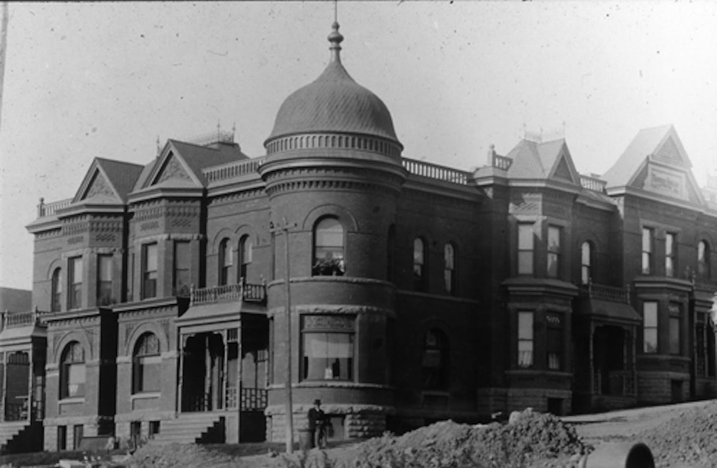 1880s photo of the Pastoret Terrace building