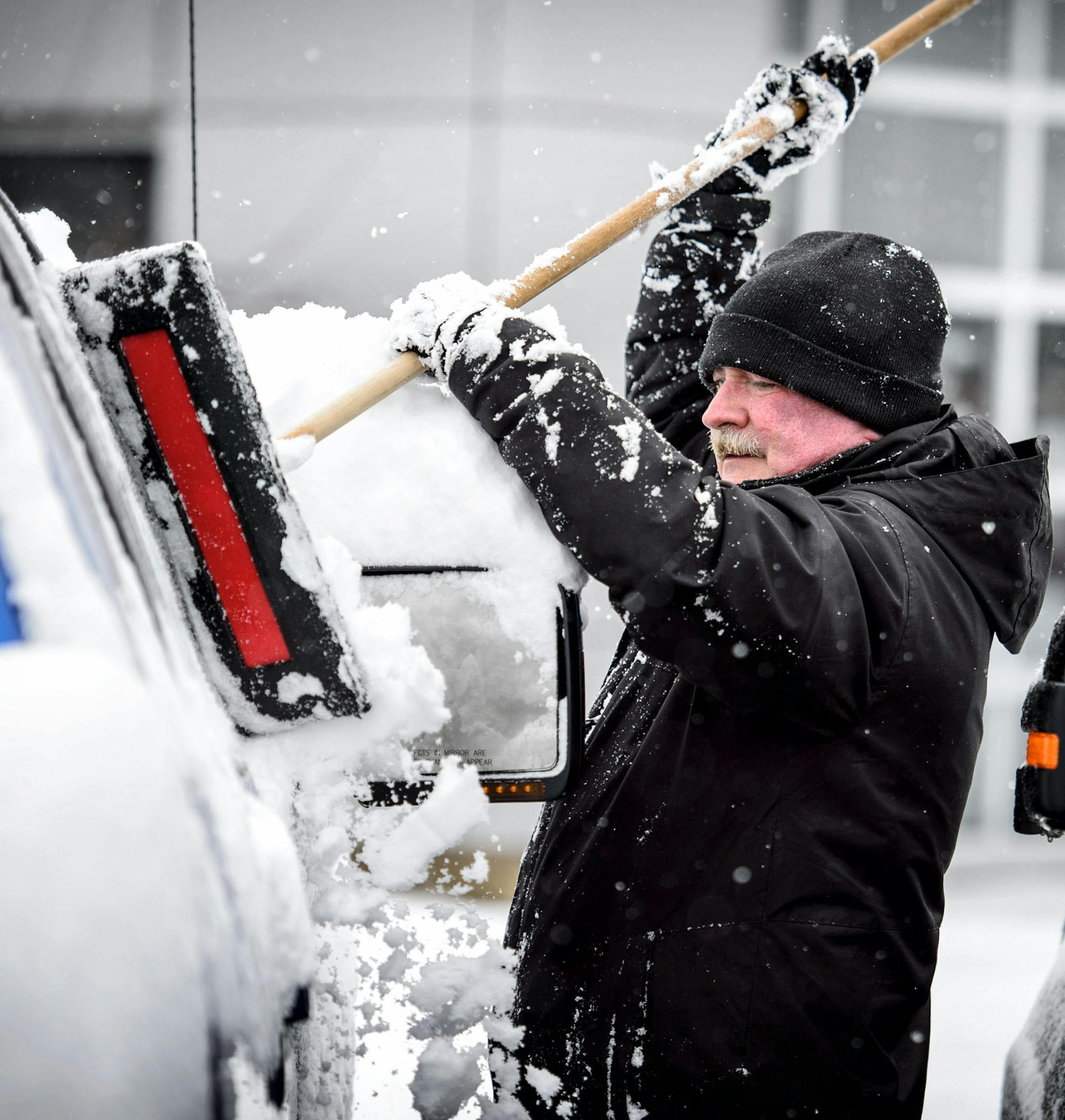 I"I hope its the last time" Steve Hunt said as he cleared snow for at least the tenth time from trucks outside Apple Valley Ford. ] GLEN STUBBE * gstubbe@startribune.com Friday, April 4, 2014.