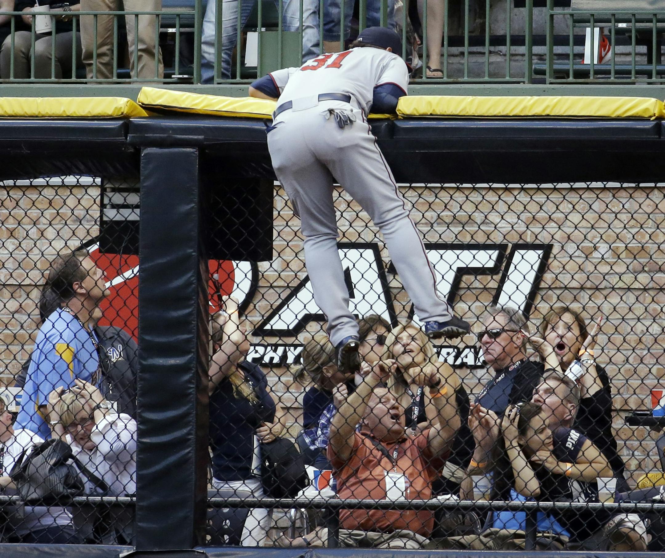 Twins right fielder Oswaldo Arcia climbed the wall but couldn't catch a two-run homer hit by Milwaukee's Mark Reynolds in the fifth inning Monday night at Miller Park.