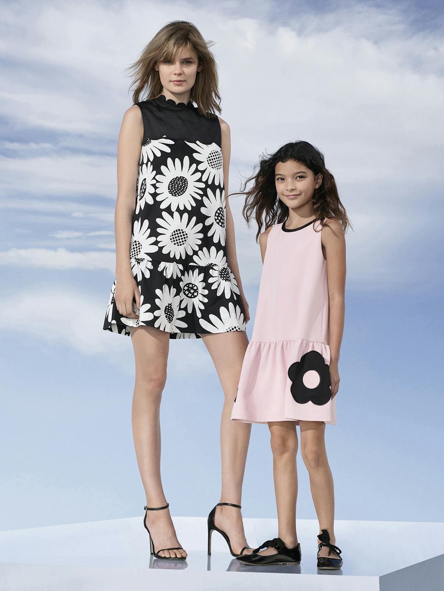 Women's Black Daisy Drop Waist Scallop Trim Dress
$40.00
Girls' Blush Flower Pocket Drop Waist Dress
$28.00