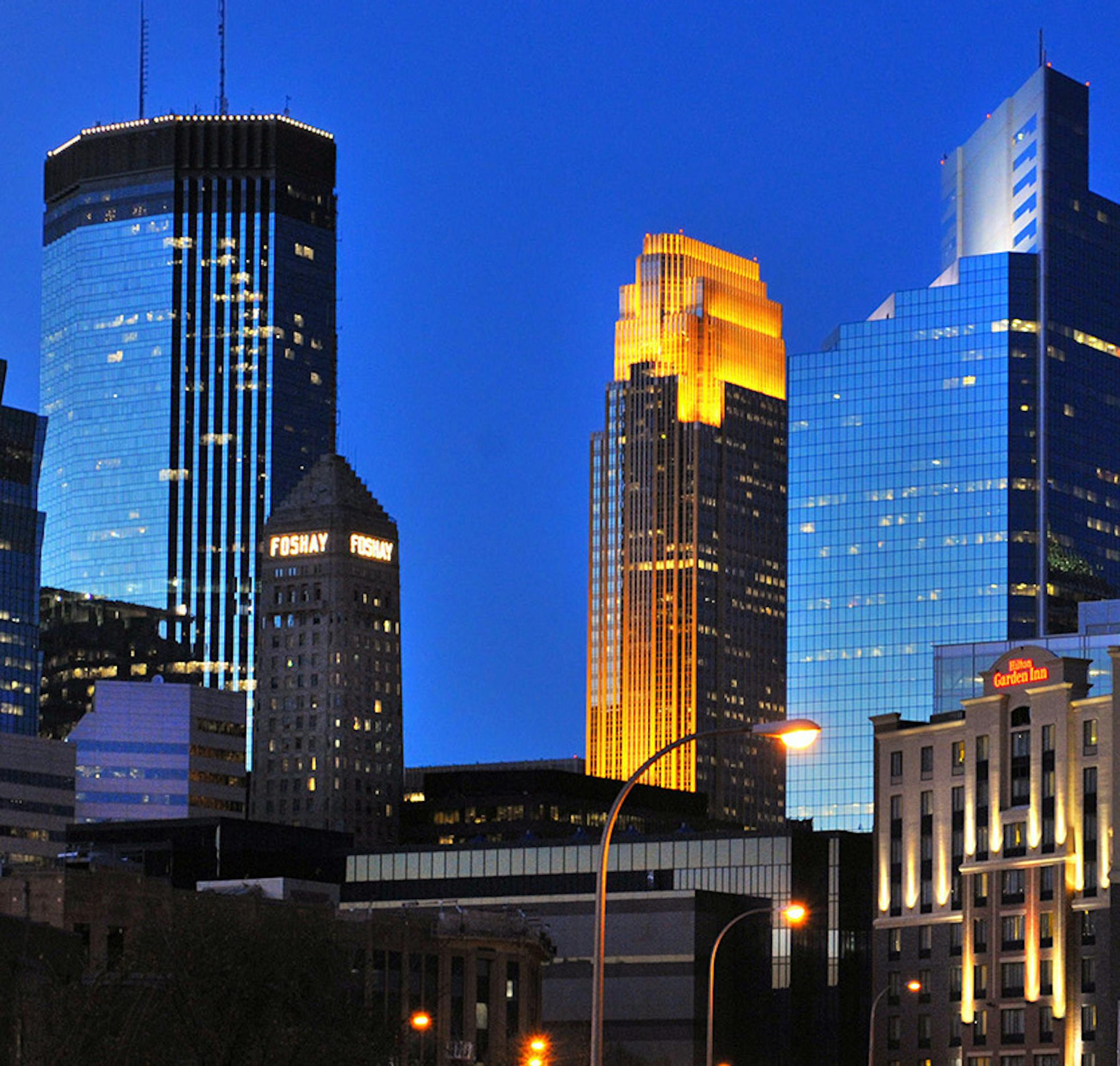GLEN STUBBE ¬• gstubbe@startribune.com √ê√ê√äTuesday, October 19, 2010 -- Minneapolis, MN -- ] The Minneapolis skyline from I-35W south of Minneapolis. ORG XMIT: MIN2013020709430625 ORG XMIT: MIN1304071849116781