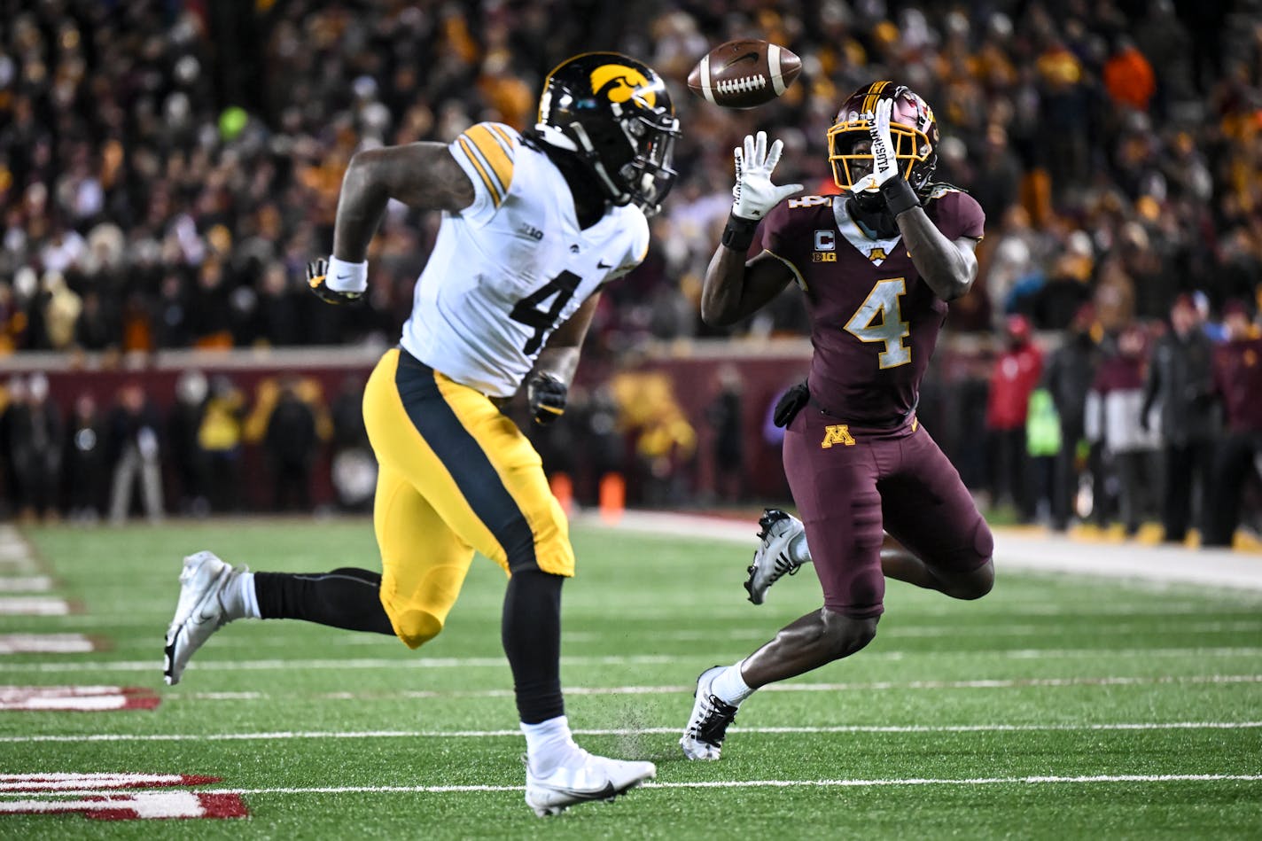 Minnesota Gophers defensive back Terell Smith (4) nearly intercepts a pass intended for Iowa Hawkeyes running back Leshon Williams (4), but drops the ball during the fourth quarter of an NCAA football game Saturday, Nov. 19, 2022 at Huntington Bank Stadium in Minneapolis, Minn.. ] AARON LAVINSKY • aaron.lavinsky@startribune.com