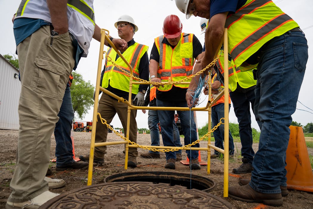 TelCom Construction employees demonstrate how to test for oxygen levels in a manhole at a field training facility in Clearwater, Minn. on Thursday, June 20, 2024. ] LEILA NAVIDI • leila.navidi@startribune.com