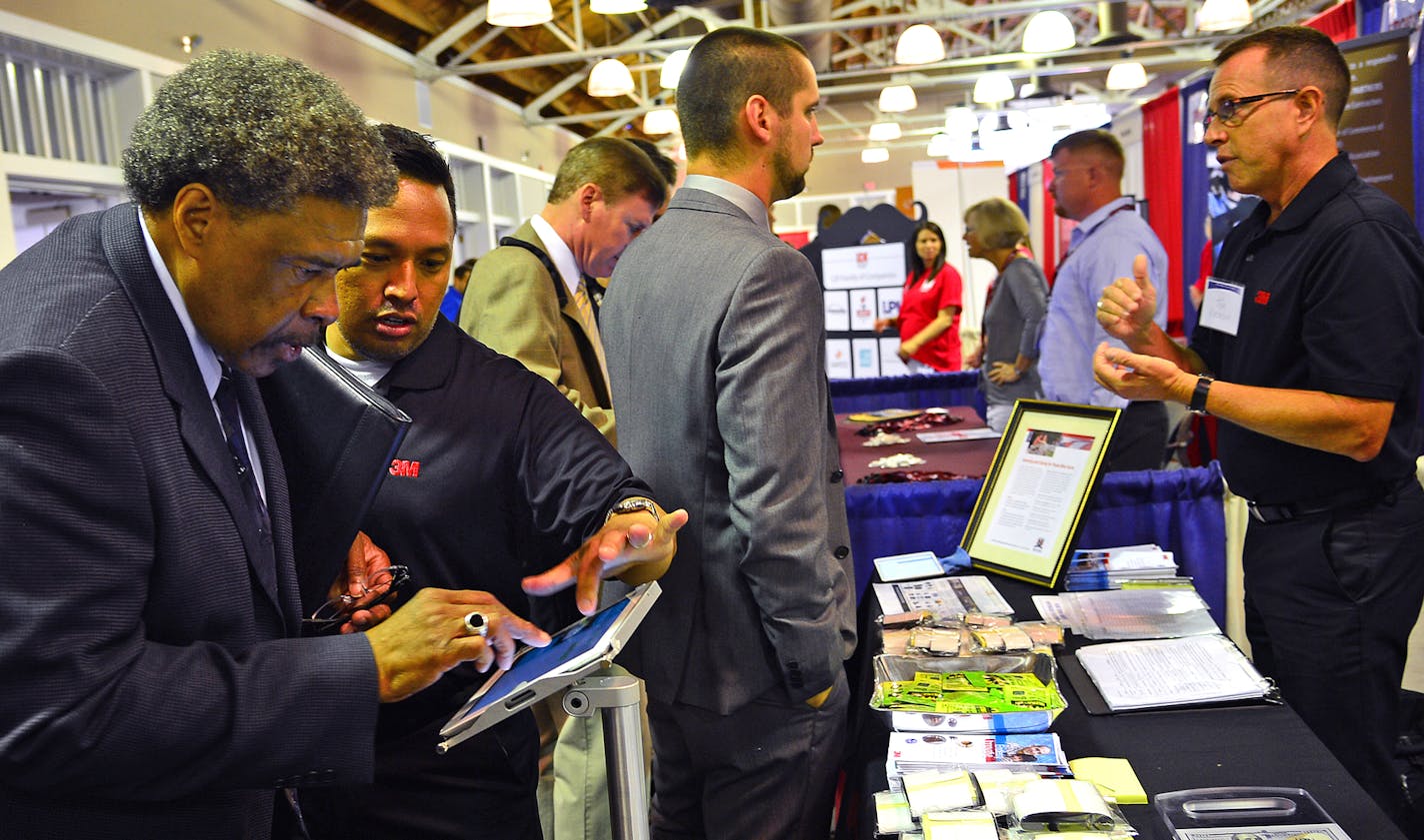 Michael Williams of Columbia Heights is a veteran and was filling in a job application of a ipad with the help of Noel Delgado from 3M human resources ] Minnesota Veterans Career Fair was be held in Brooklyn Center on Wednesday, July 92014 at the Earle Brown Heritage Center. Richard.Sennott@startribune.com Richard Sennott/Star Tribune Brooklyn Center Minn. Wednesday 7/9/2014) ** (cq)