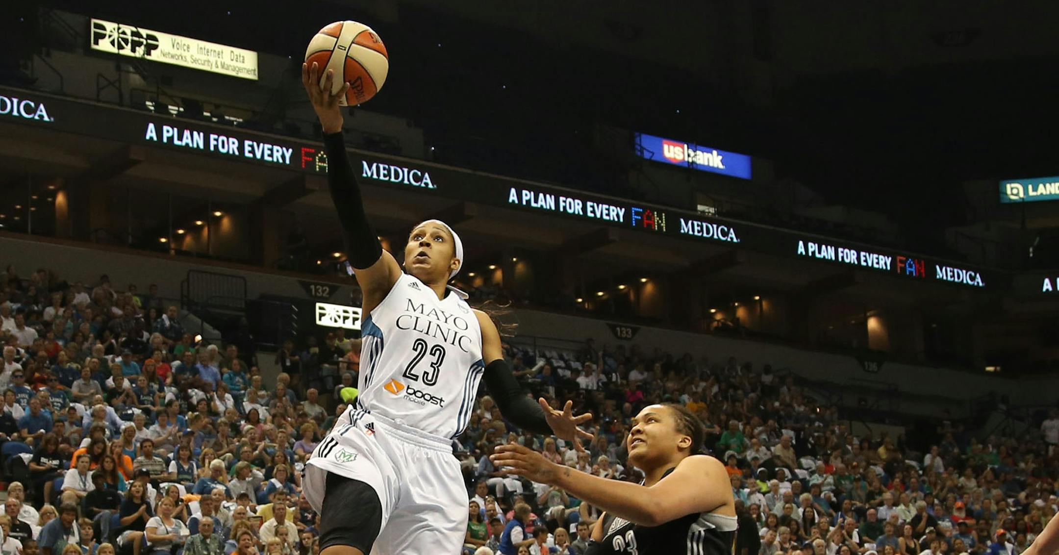 Lynx Maya Moore made the lay up during the first quarter. ] (KYNDELL HARKNESS/STAR TRIBUNE) kyndell.harkness@startribune.com Lynx vs San Antonio Stars during the western conference semifinals at Target Center in Minneapolis Min., Thursday, August, 21, 2014.