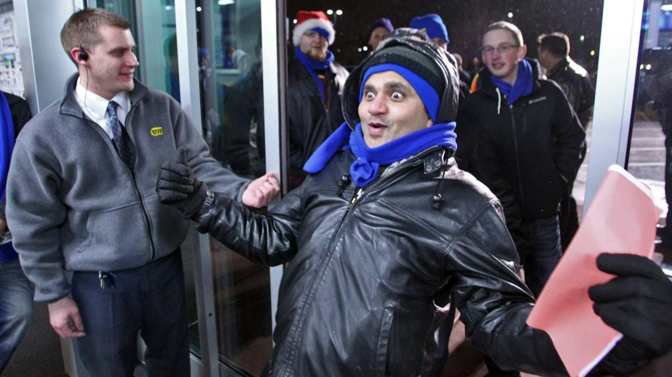 Profile of Mike Ersfeld, general manager of a Best Buy store in Eden Prairie, as copes with the pressure of Black Friday shopping. Ersfeld hands out store maps to customers waiting in line outside the store, greets them as they enter at midnight, and answers their product questions on the sales floor.(MARLIN LEVISON/STARTRIBUNE(mlevison@startribune.com