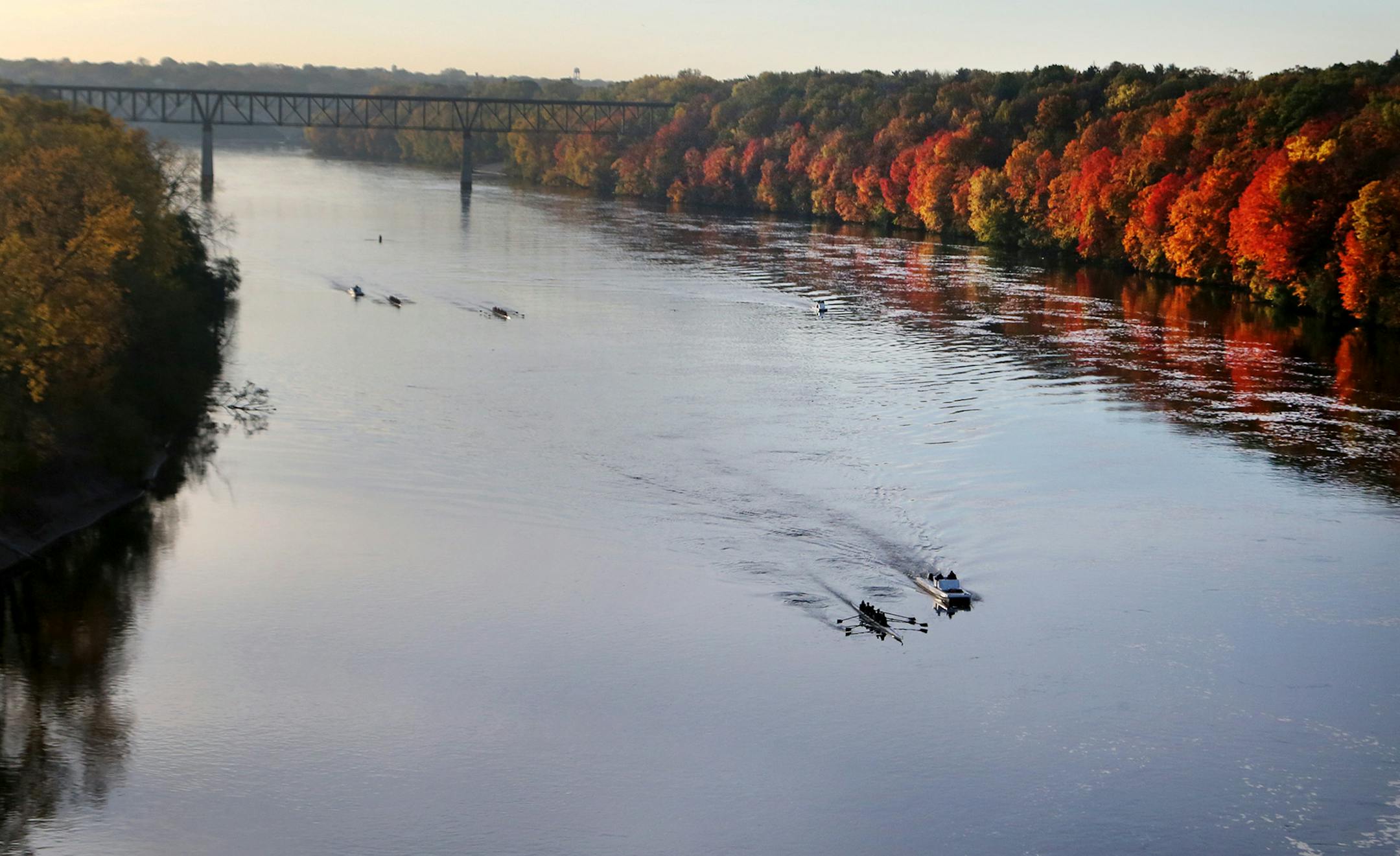 In this 2017 file photo, the fall colors along the Mississippi River are near peak as the University of Minnesota women's rowing team works out. DAVID JOLES ï david.joles@startribune.com Warm October weather and peak fall colors.