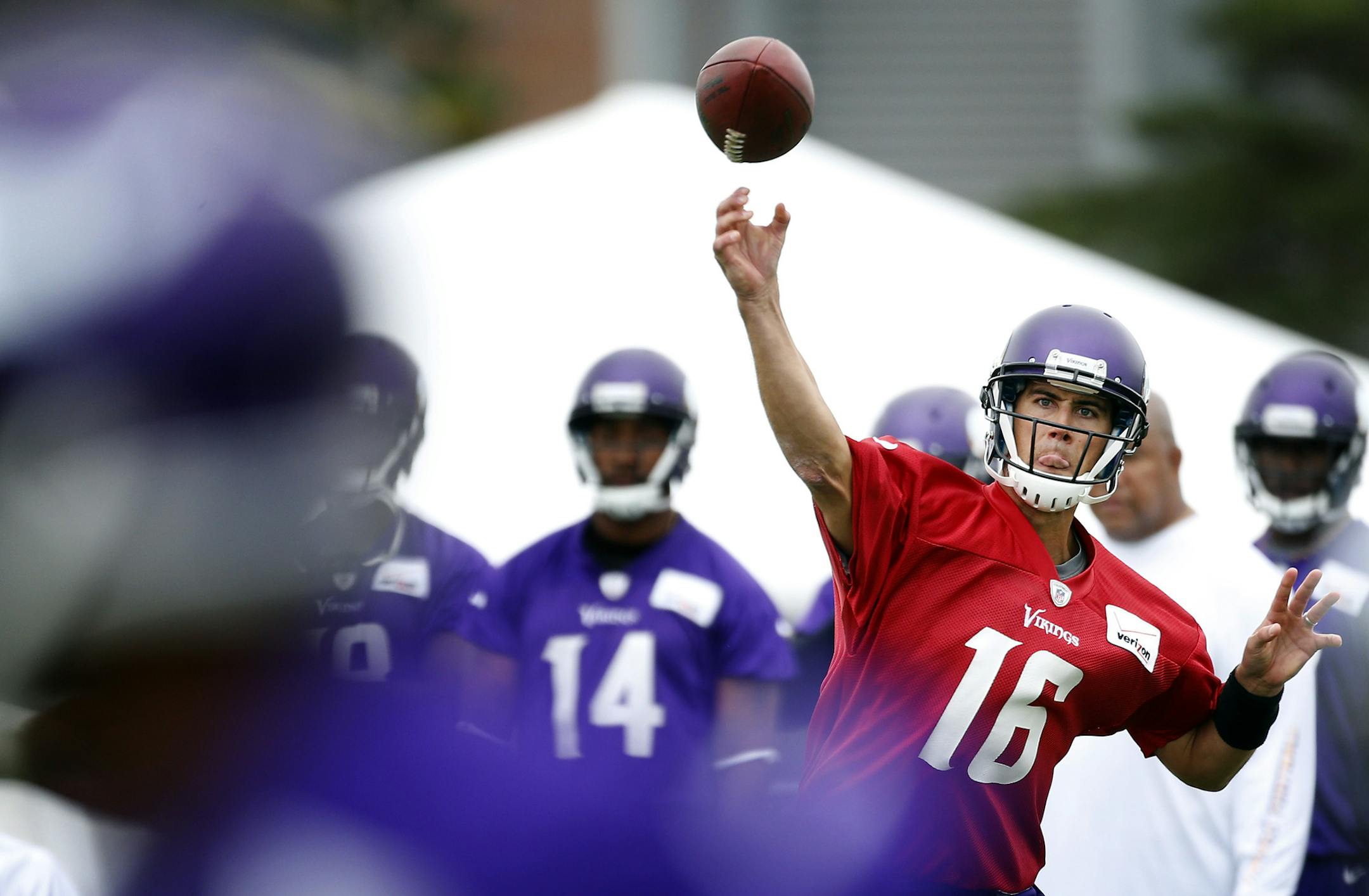 Minnesota Vikings quarterback Matt Cassel (16) attempted a pass during the afternoon practice on Friday. ] CARLOS GONZALEZ cgonzalez@startribune.com July 26, 2013, Minnesota Vikings Training Camp, Mankato, Minn., Minnesota State University, Mankato - Afternoon practice ORG XMIT: MIN1307261859072984