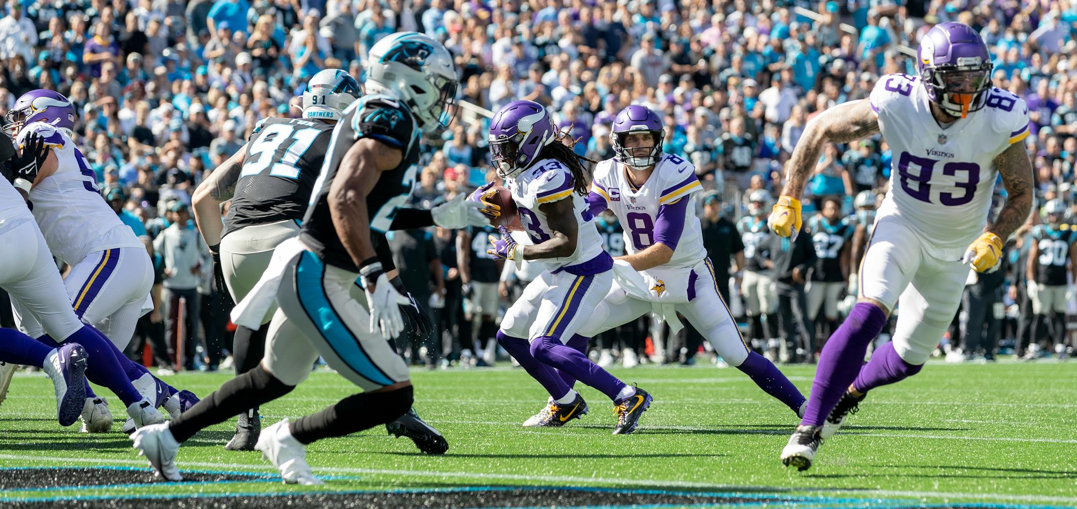 Minnesota Vikings quarterback Kirk Cousins (8) handed off to Dalvin Cook (33) during a failed 2-point conversion in the second quarter.