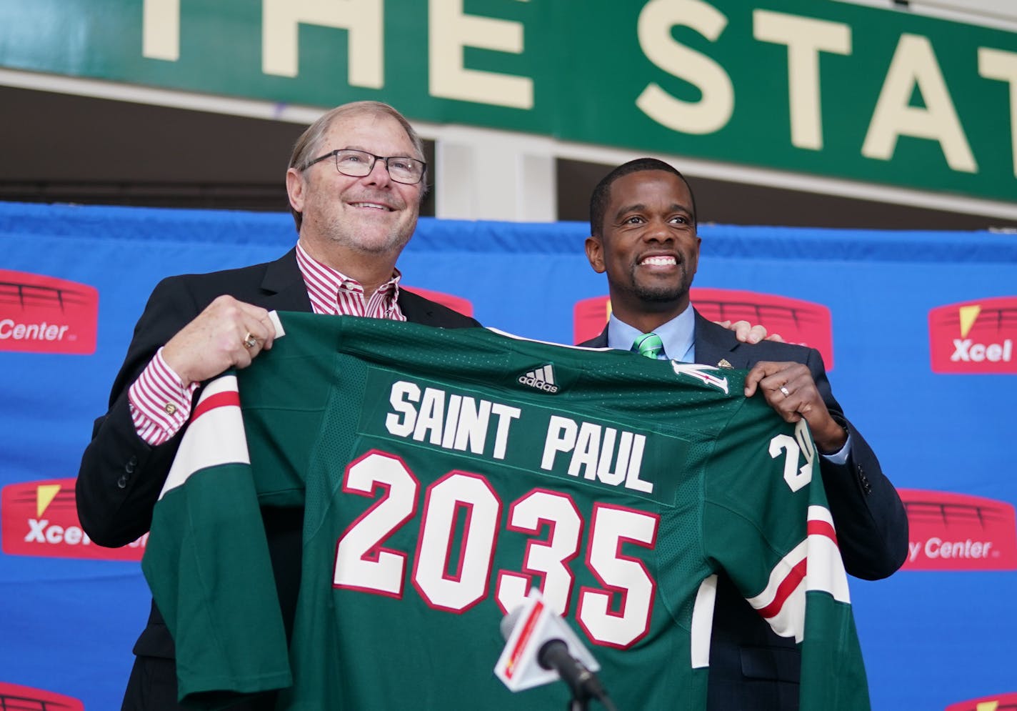 Minnesota Wild owner Craig Leipold and St. Paul Mayor Melvin Carter announced a lease extension that will keep the Minnesota Wild at the Xcel Energy Center through 2035. ] GLEN STUBBE &#x2022; glen.stubbe@startribune.com Tuesday, April 16, 2019 Minnesota Wild owner Craig Leipold and St. Paul Mayor Melvin Carter announced a lease extension that will keep the Minnesota Wild at the Xcel Energy Center through 2035.