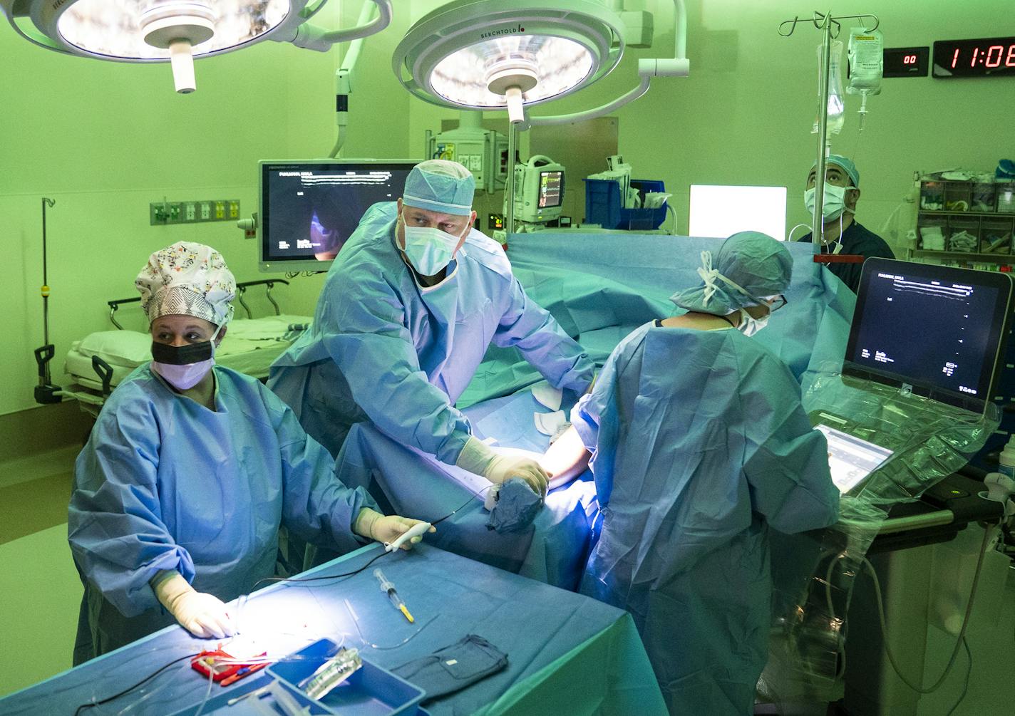 Dr. Jared Slater, center, assisted by scrub tech Chelsey Thompson, from left, ultrasound tech Shannon Manning and nurse anesthetist Jason Mabee, performs a vein ablation of the left greater saphenous vein on a patient in the operating room of Renville County Hospital and Clinics. ] LEILA NAVIDI &#x2022; leila.navidi@startribune.com BACKGROUND INFORMATION: Renville County Hospital and Clinics in Olivia, Minn. on Thursday, March 21, 2019.