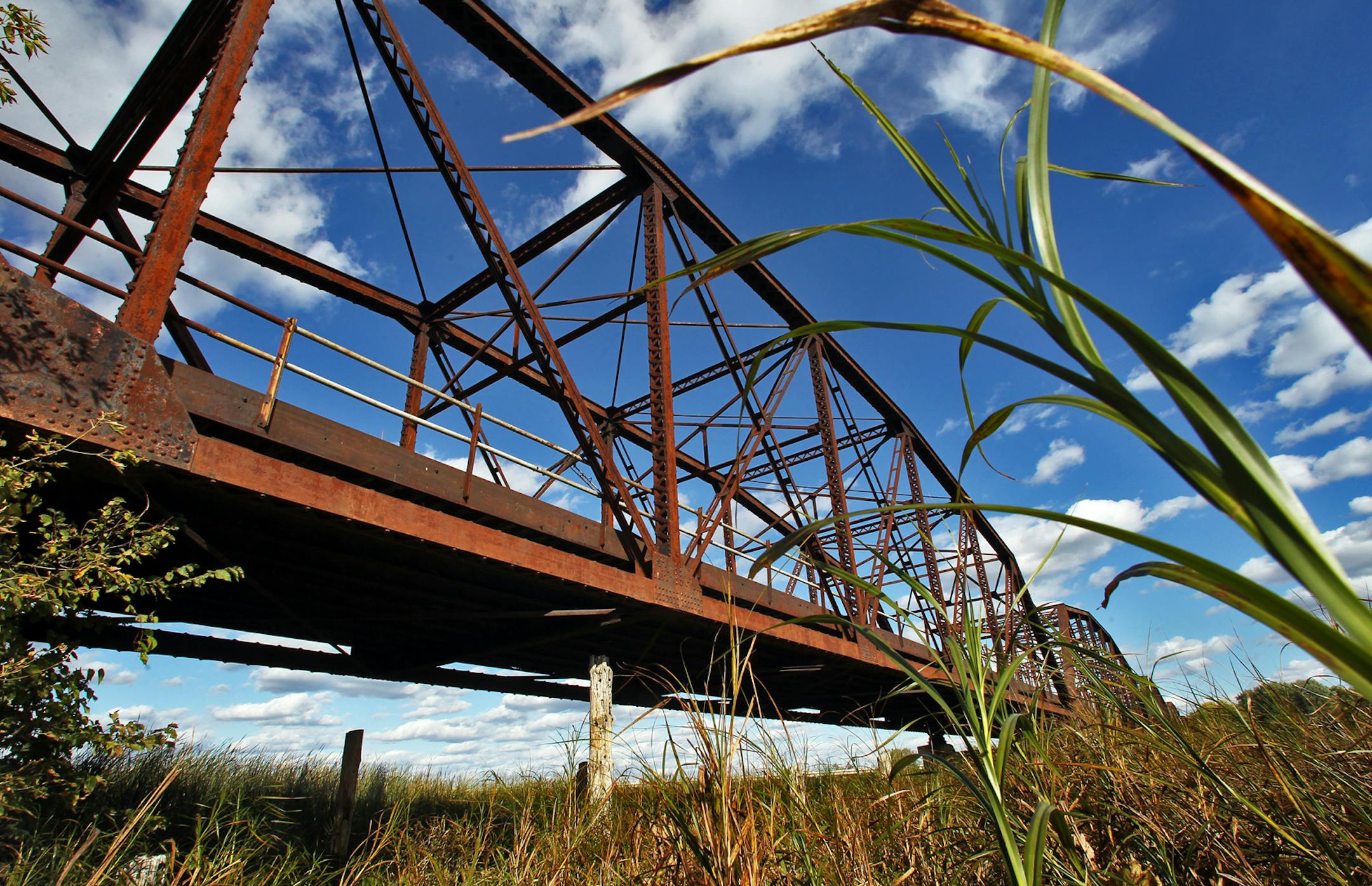 The Old Cedar Avenue bridge in Bloomington that juts out into the Minnesota Valley National Wildlife Refuge. (MARLIN LEVISON/STARTRIBUNE(mlevison@startribune.com (cq ORG XMIT: MIN1209201649530531