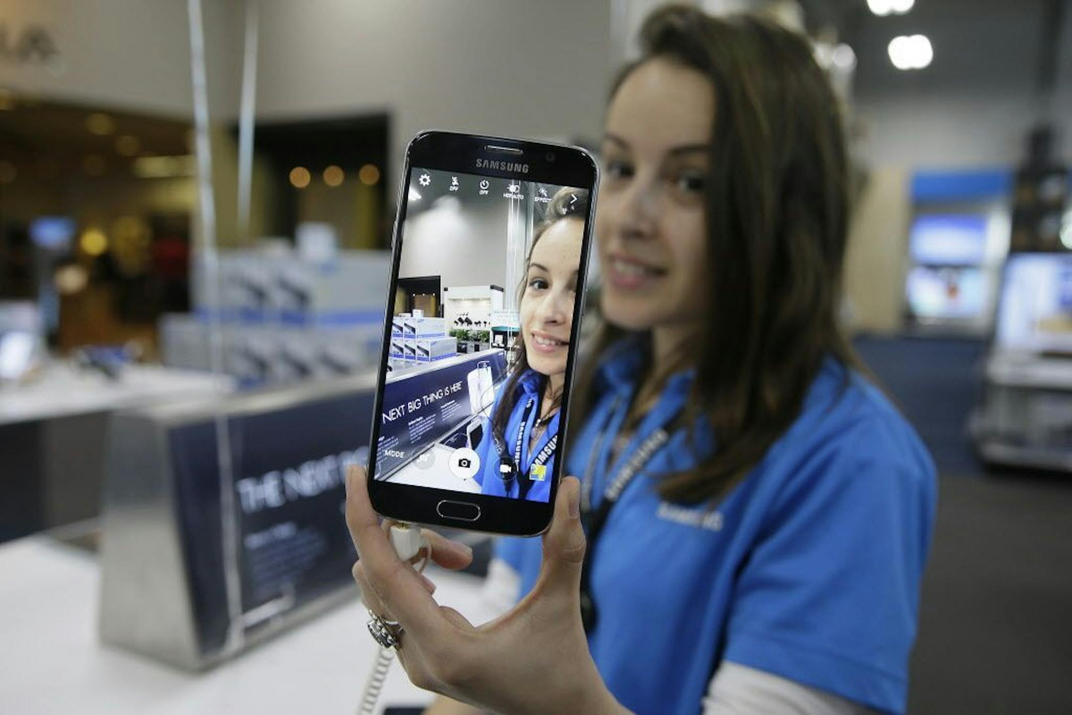 A salesperson demonstrates the selfie features on the new Samsung Galaxy S6 smartphone that went on sale Friday, April 10, 2015, at a Best Buy electronics store in San Francisco. Samsung is hoping to reverse its dimming smartphone fortunes with two new phones set for release in 20 countries on Friday.