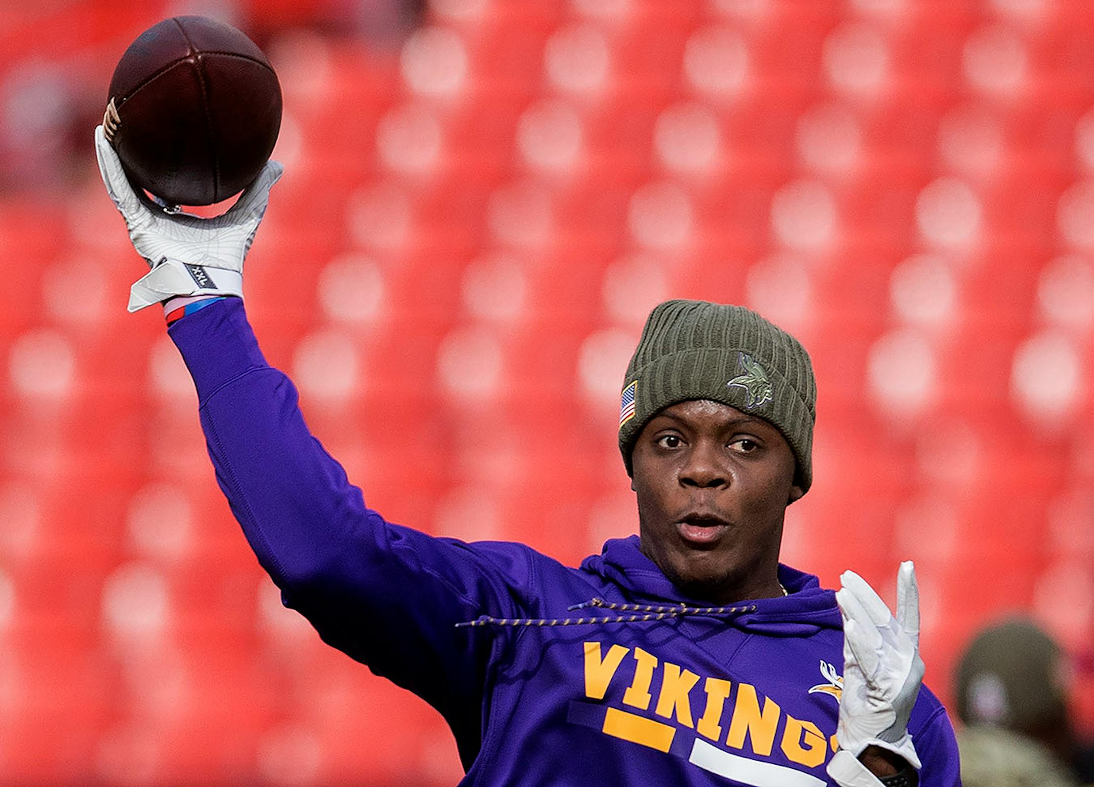 Minnesota Vikings quarterback Teddy Bridgewater during pregame warm ups in Washington on Sunday, Nov. 11, 2017.